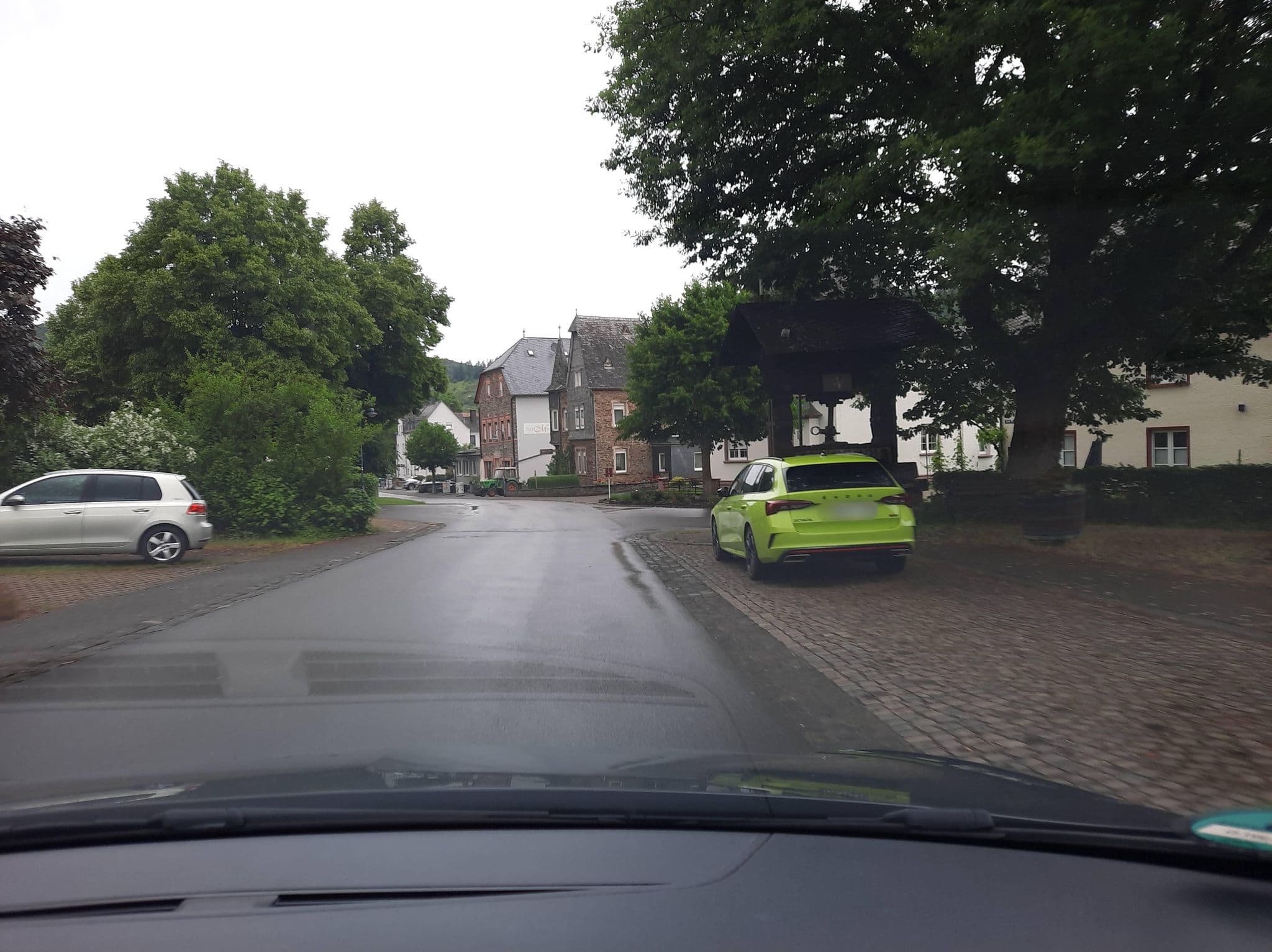 Street view near Weingut Johann Lenz, Bullay — © Lowiekse (CC BY-SA · Mapillary)