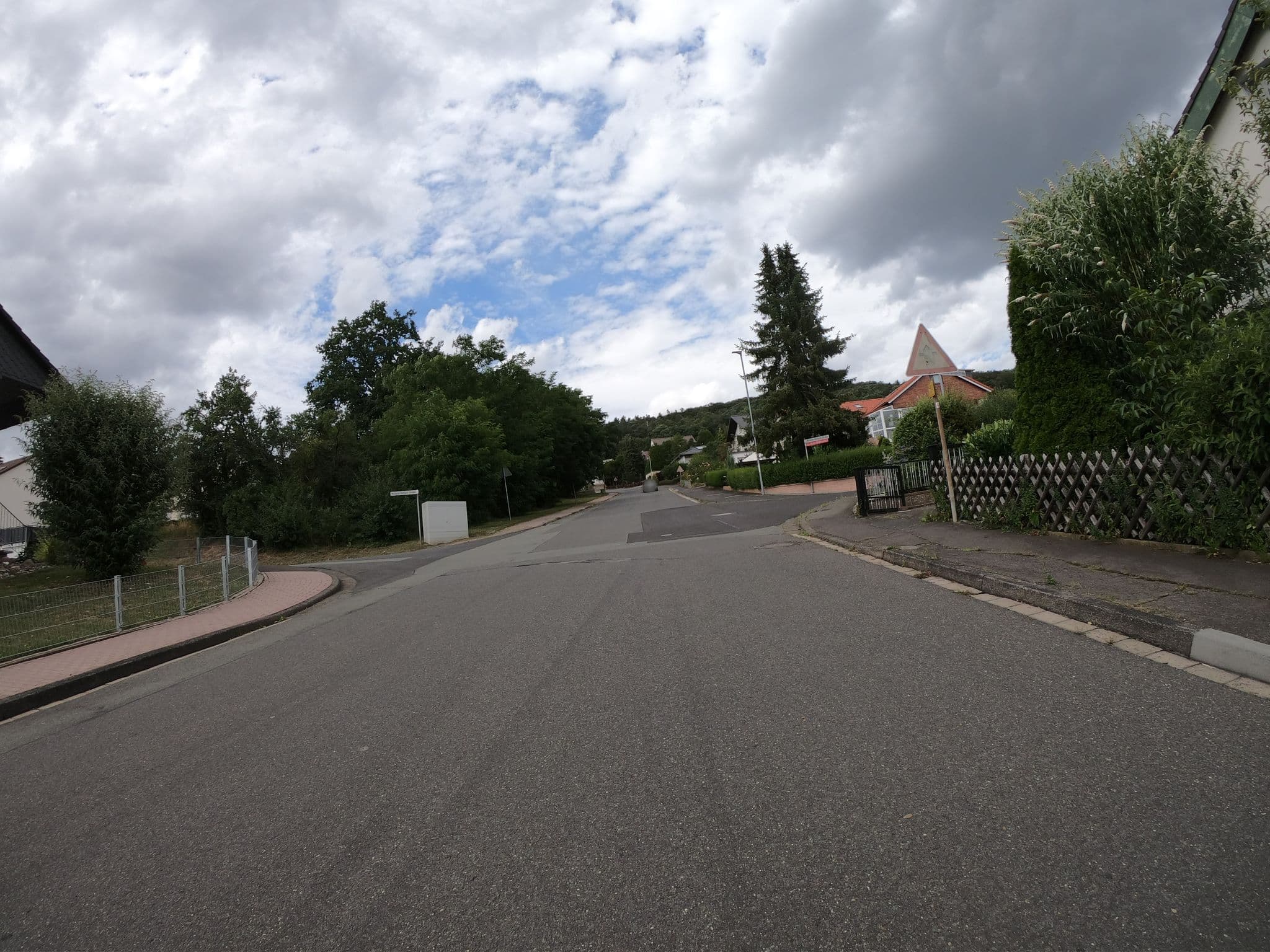 Street view near Ferienwohnung Seeblick, Marburg an der Lahn — © grinninghamster (CC BY-SA · Mapillary)
