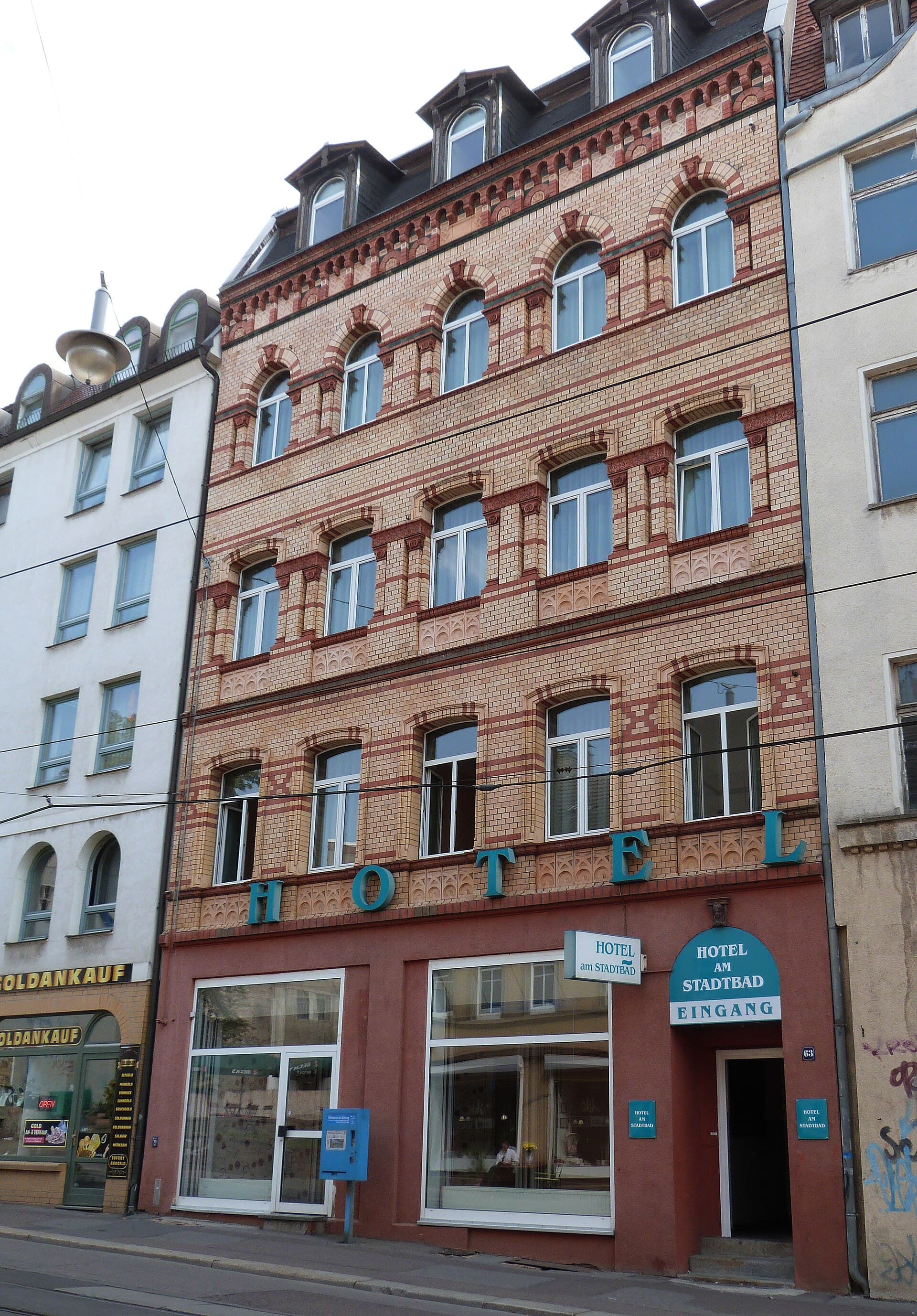 Hotel am Stadtbad (via Wikimedia Commons, CC BY-SA 4.0)