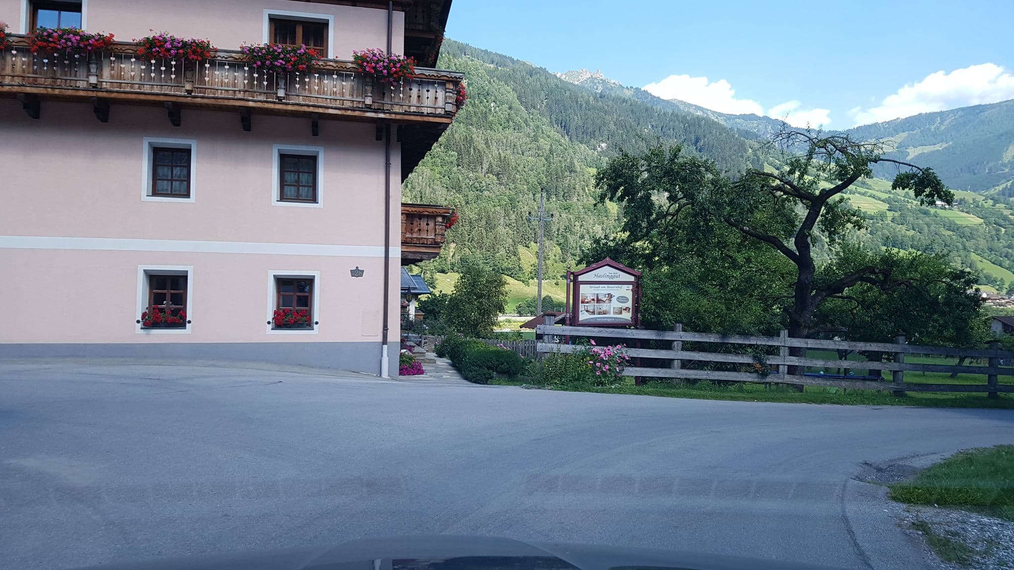 Street view near Haslinggut, Rauris — © schermy_at (CC BY-SA · Mapillary)