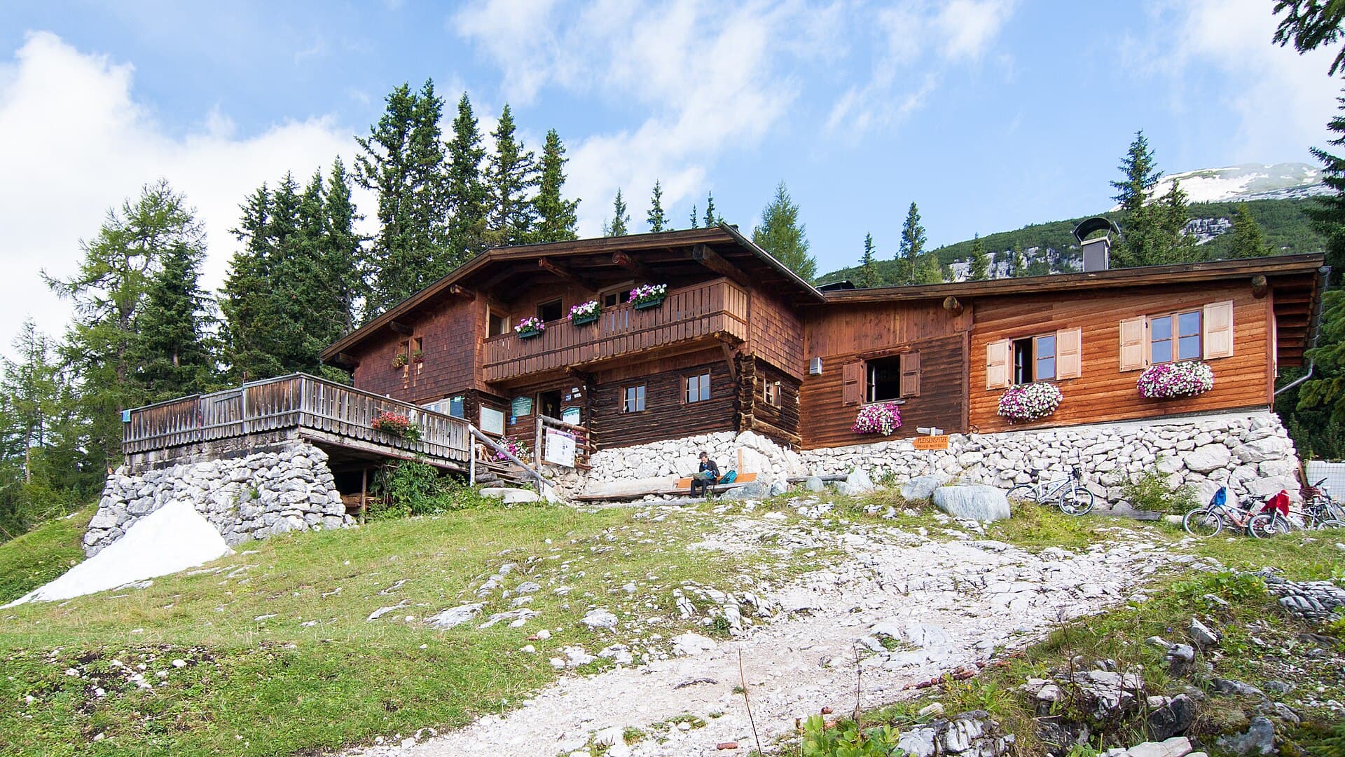 Pleisenhütte (via Wikimedia Commons, CC BY-SA 4.0)