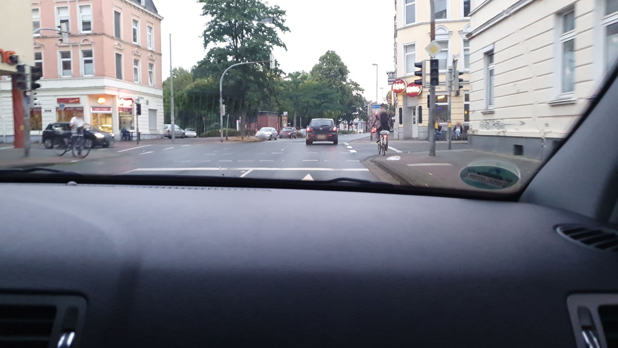 Street view near home, Wilhelmshaven — © gee30 (CC BY-SA · Mapillary)