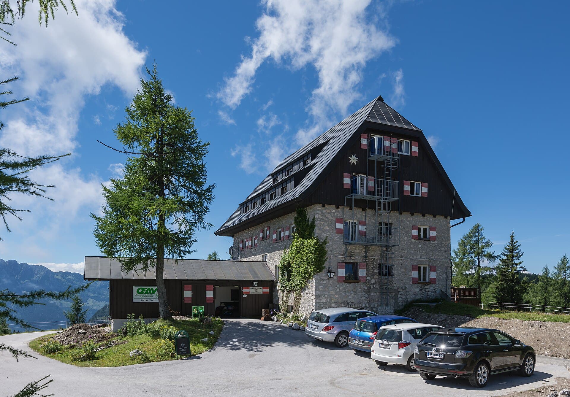 Linzer Tauplitz-Haus (via Wikimedia Commons, CC BY-SA 4.0)