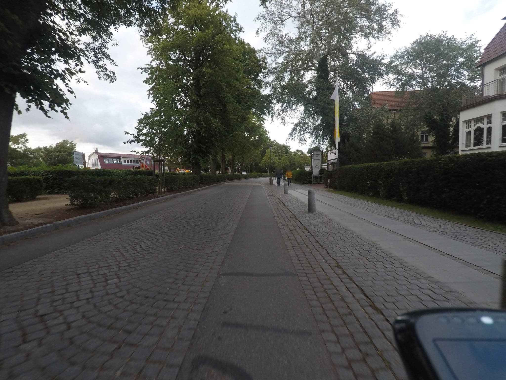 Street view near Ringhotel Strandblick, Ostseebad Kühlungsborn — © mjay (CC BY-SA · Mapillary)