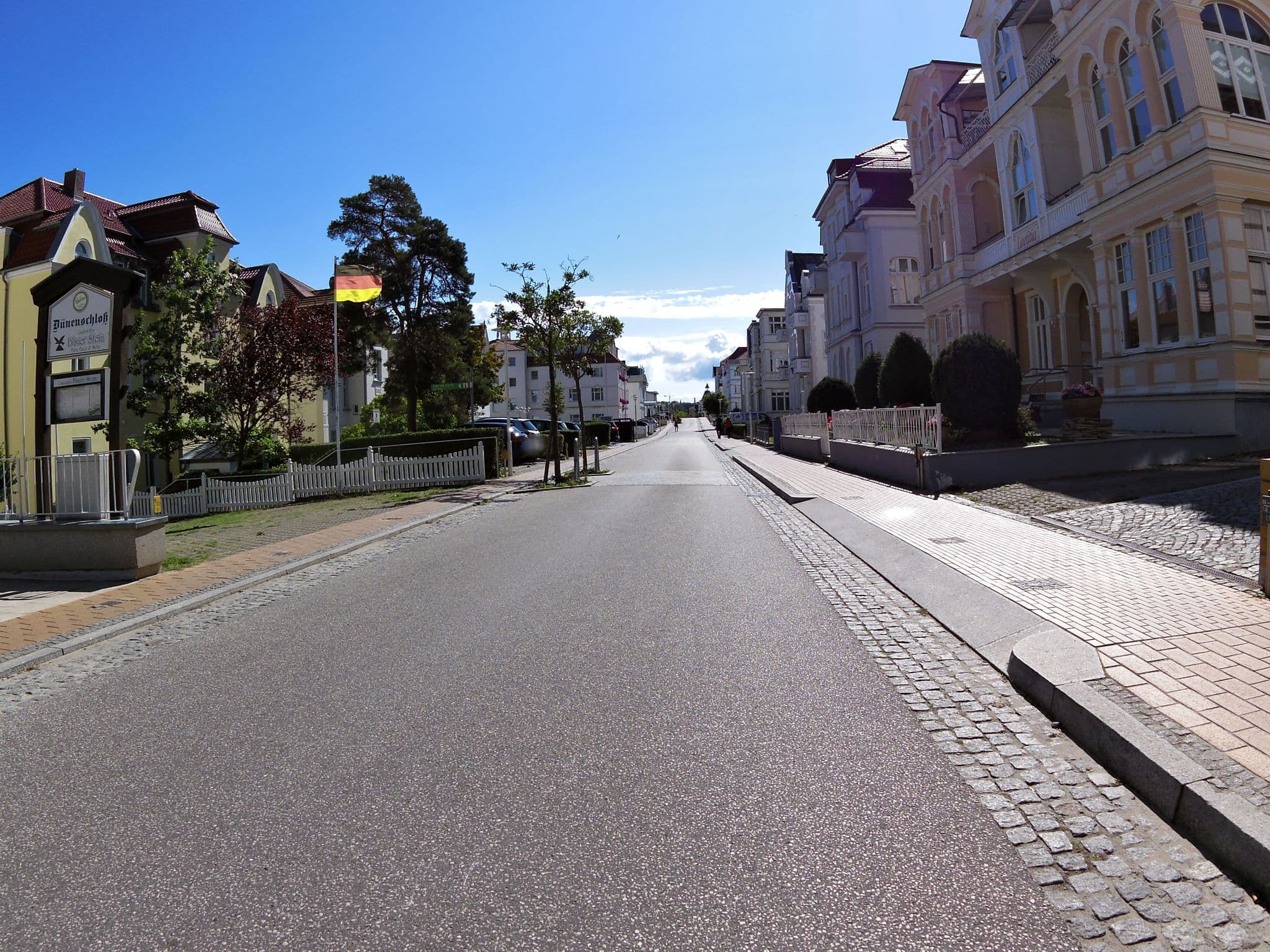 Street view near Stelkens Ferienwohnungen, Bansin — © zoegglmeyr (CC BY-SA · Mapillary)