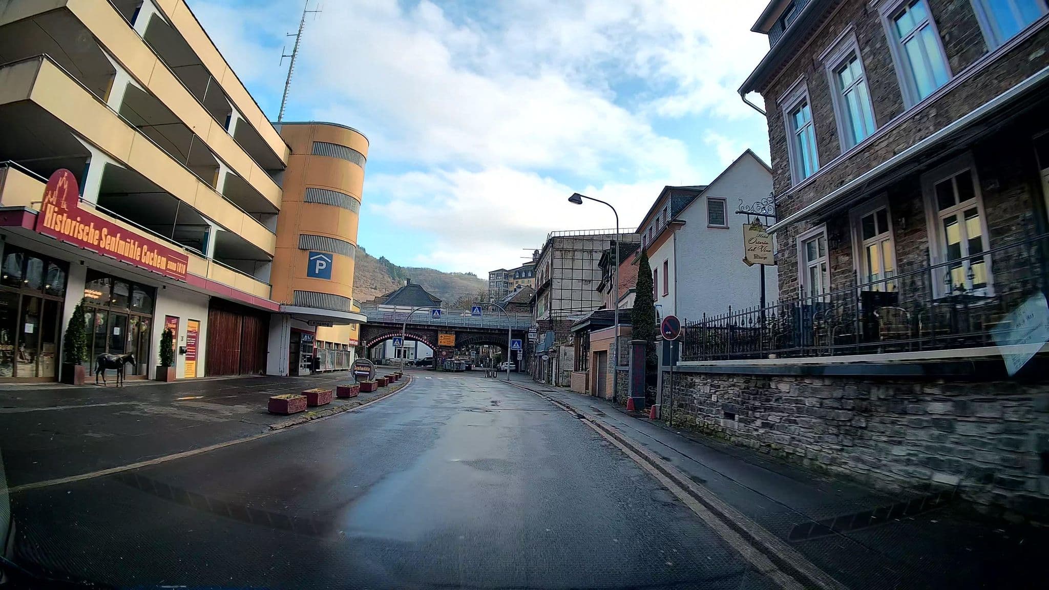 Street view near Osteria Del Vino, Cochem — © kalcaaro (CC BY-SA · Mapillary)