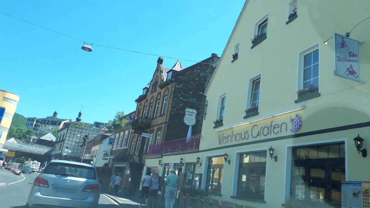 Street view near Hotel Weinhaus Gräfen, Cochem — © uwenr5 (CC BY-SA · Mapillary)