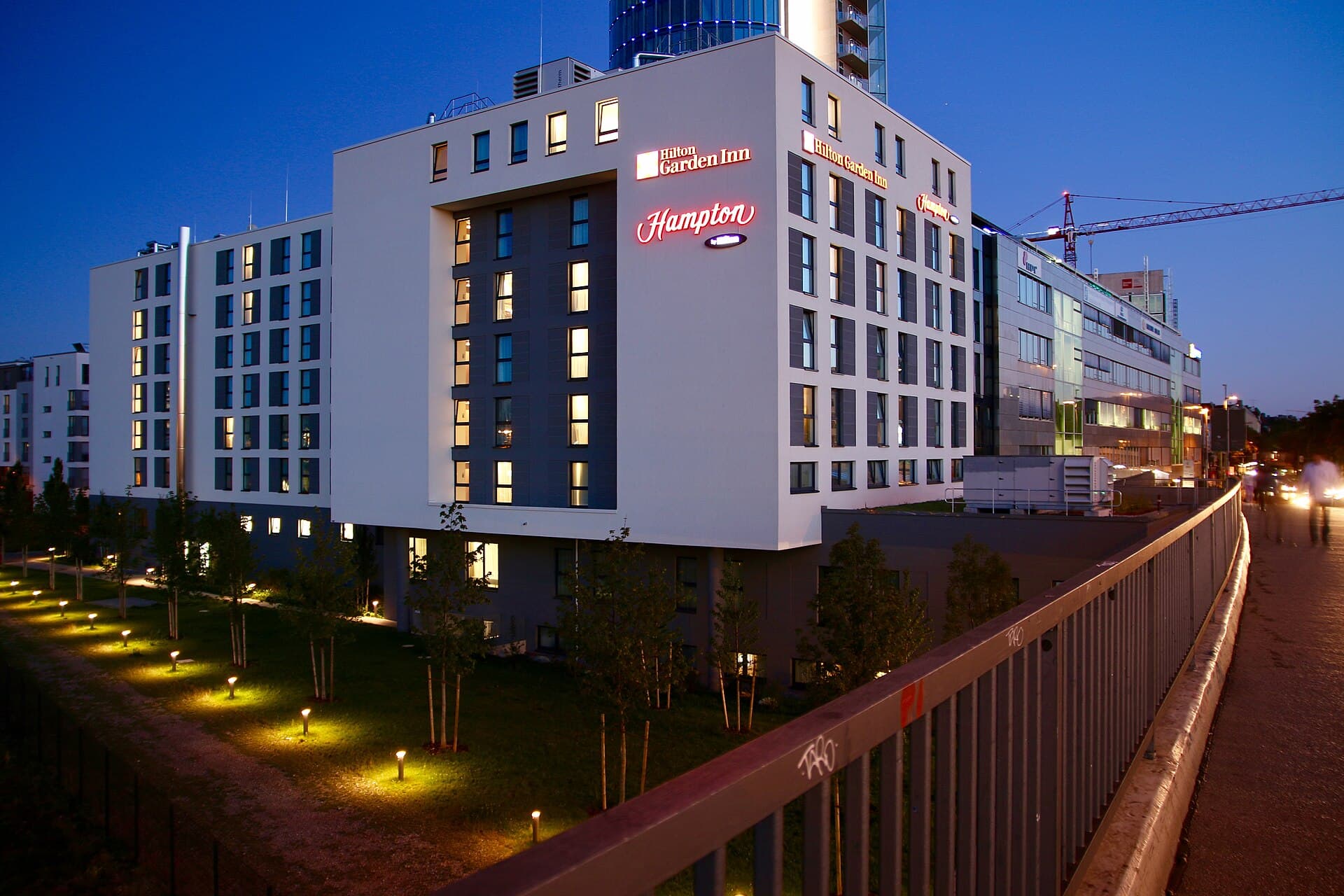 Hampton by Hilton Munich City West (via Wikimedia Commons, CC0)