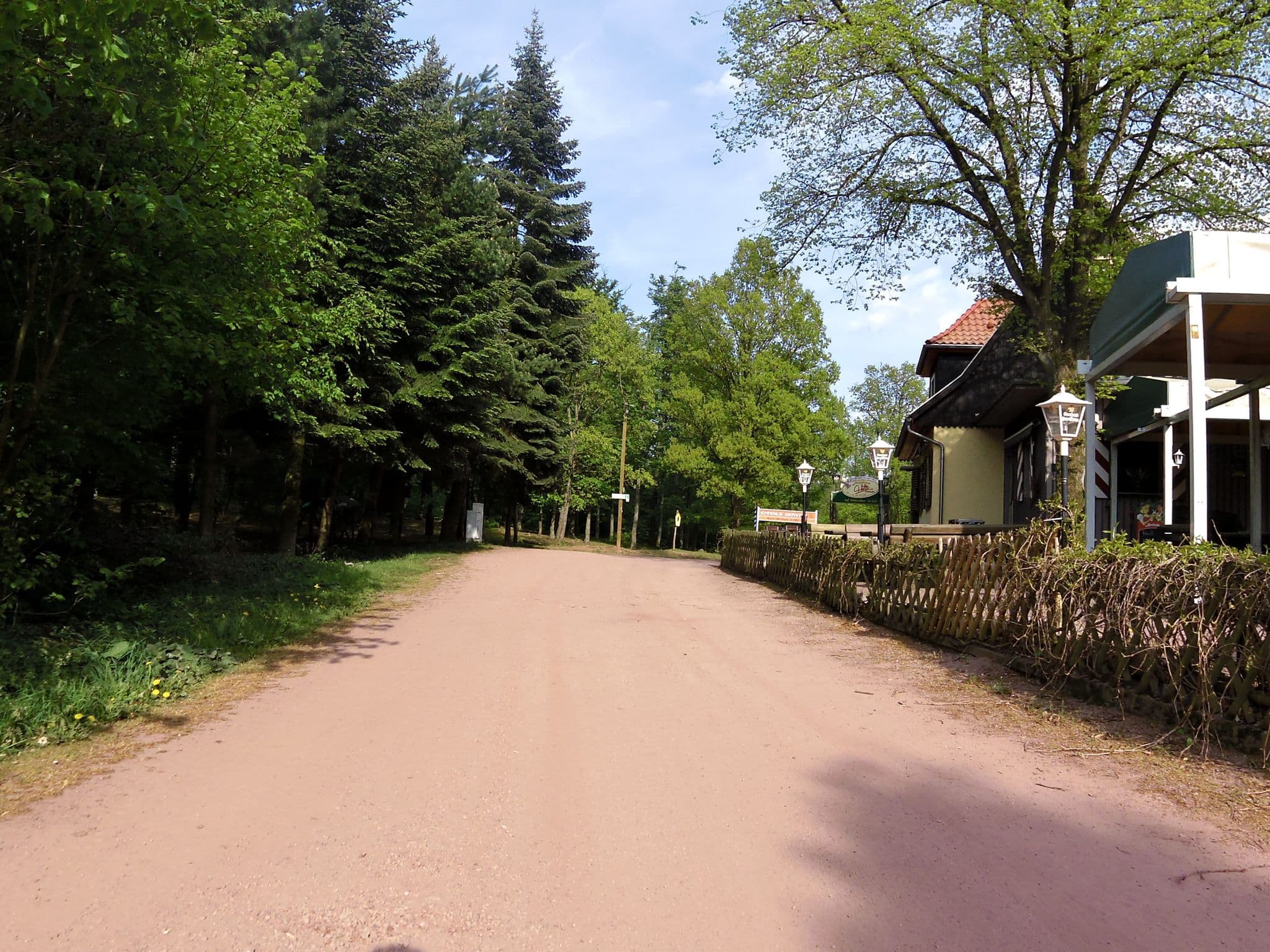 Street view near Sängerwiesenhütte, Eisenach — © zoegglmeyr (CC BY-SA · Mapillary)