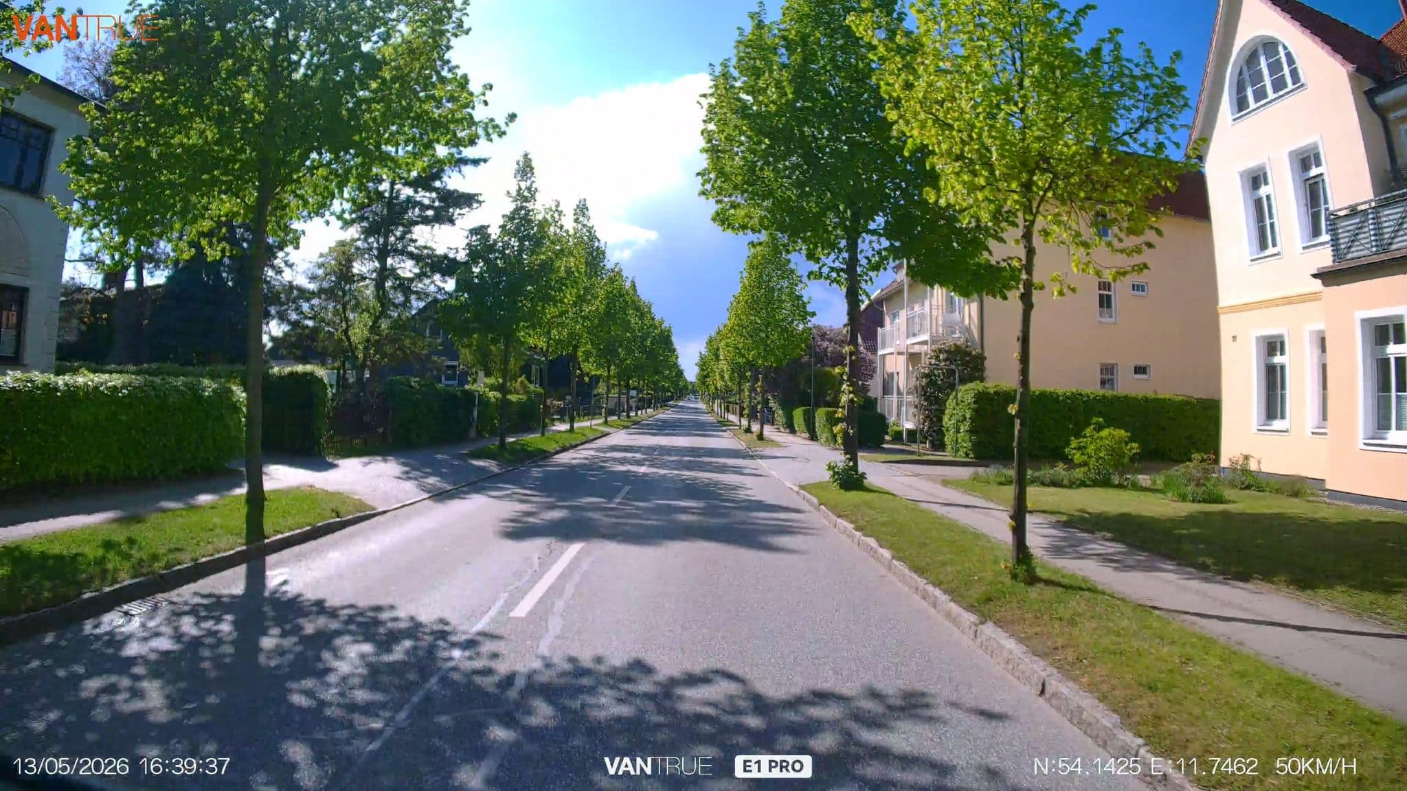 Street view near Strandstraße, Ostseebad Kühlungsborn — © LordOslo (CC BY-SA · Mapillary)