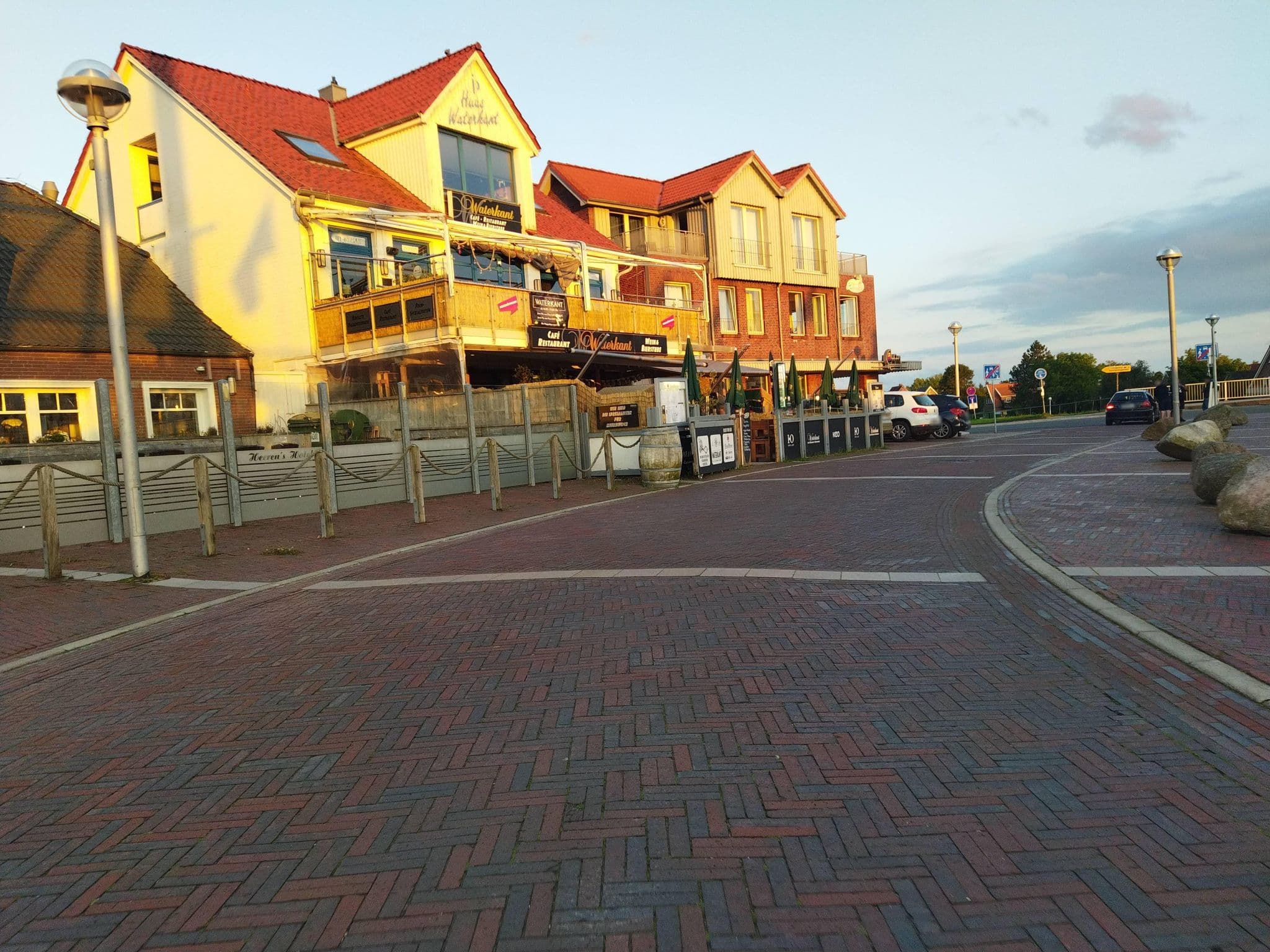 Street view near Heeren's Hotel, Esens — © changchun1 (CC BY-SA · Mapillary)