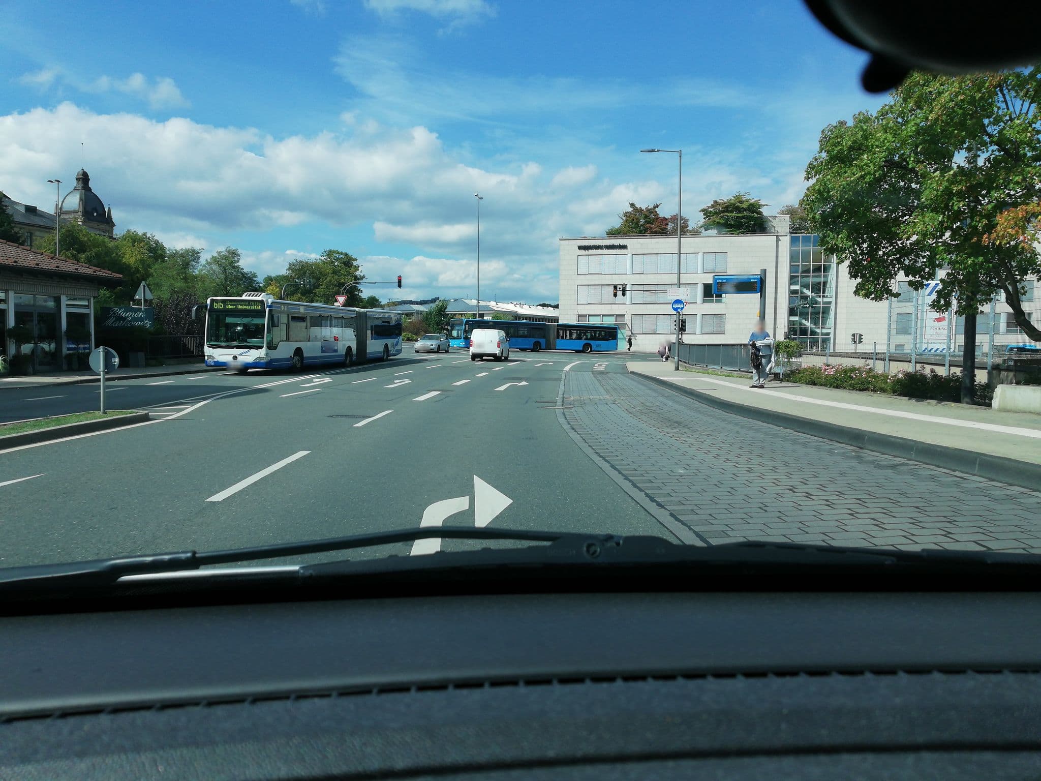 Street view near Appartements am Kleeblatt, Wuppertal — © thoschi (CC BY-SA · Mapillary)