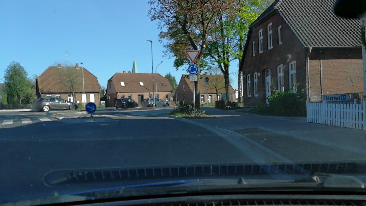 Street view near Hotel am Böhmepark, Soltau — © hotteliene (CC BY-SA · Mapillary)