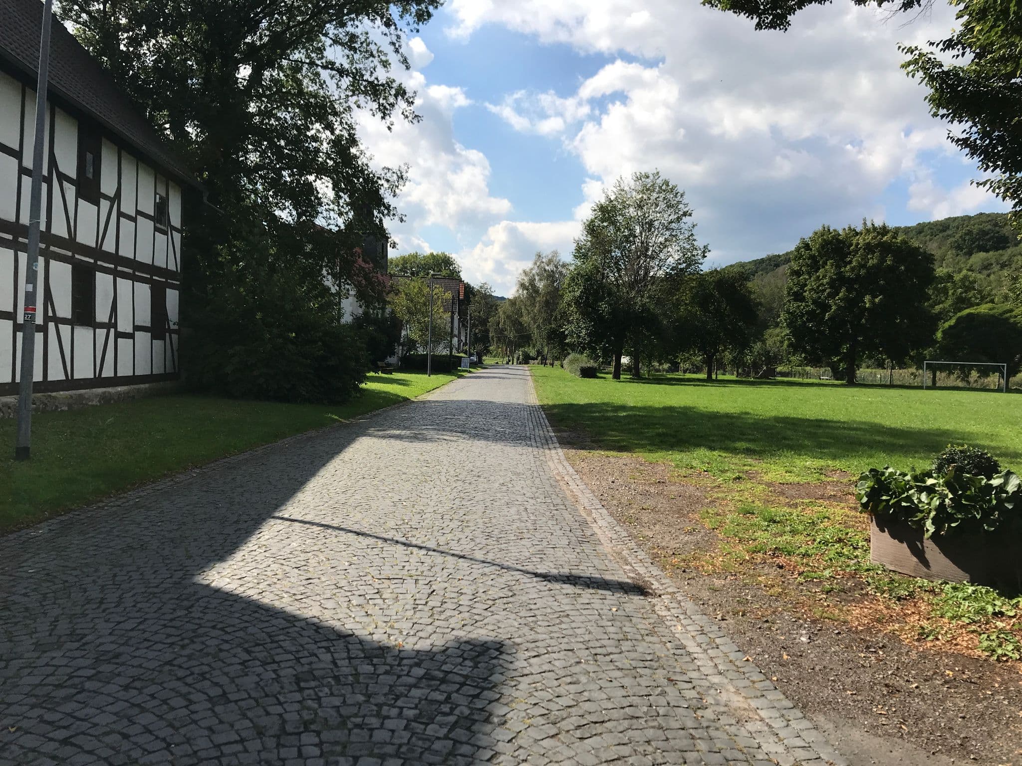 Street view near Rittergut Kleinvach, Bad Sooden-Allendorf — © fuldata (CC BY-SA · Mapillary)