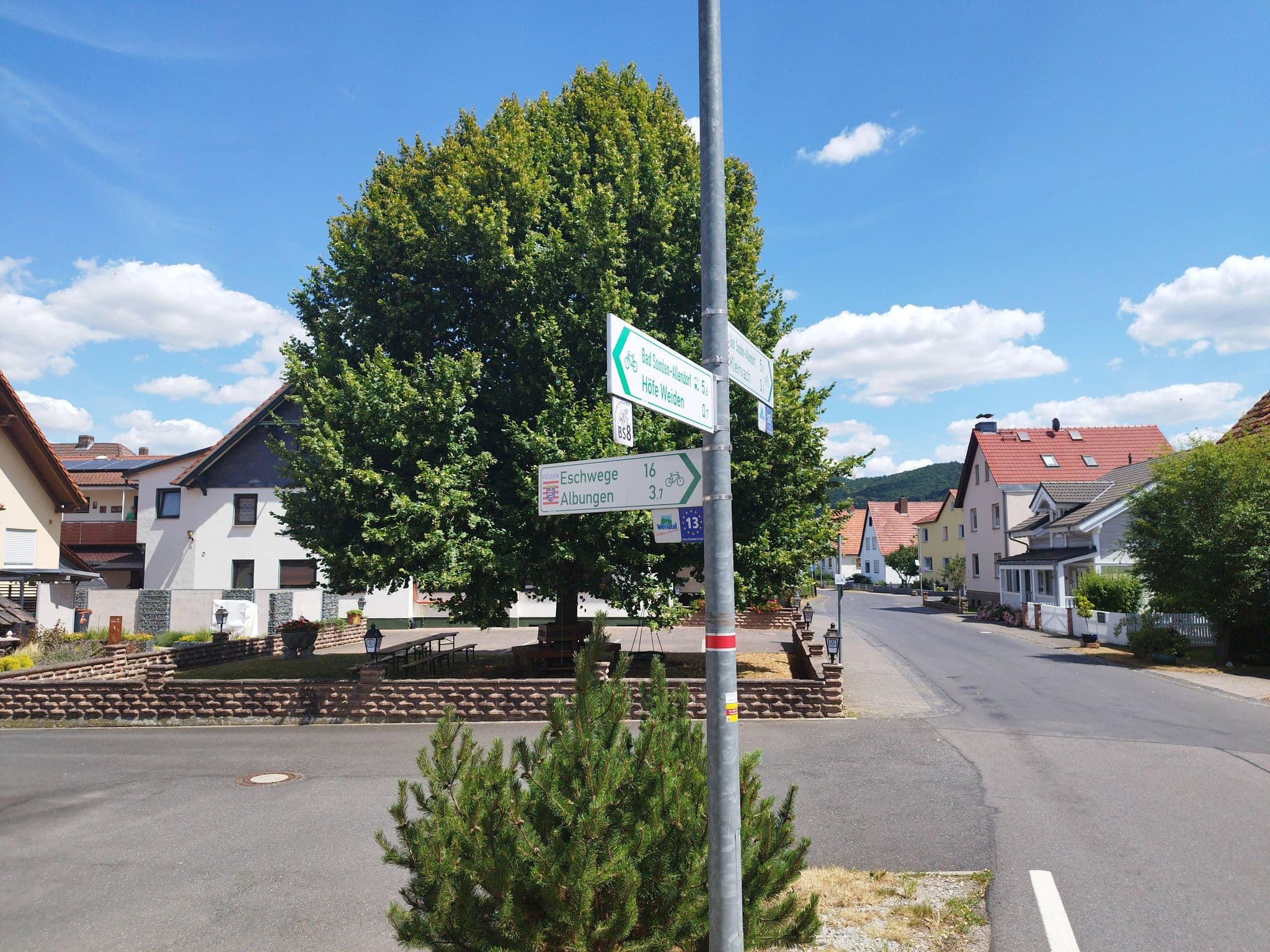 Street view near Kleinvilla, Bad Sooden-Allendorf — © ber319 (CC BY-SA · Mapillary)