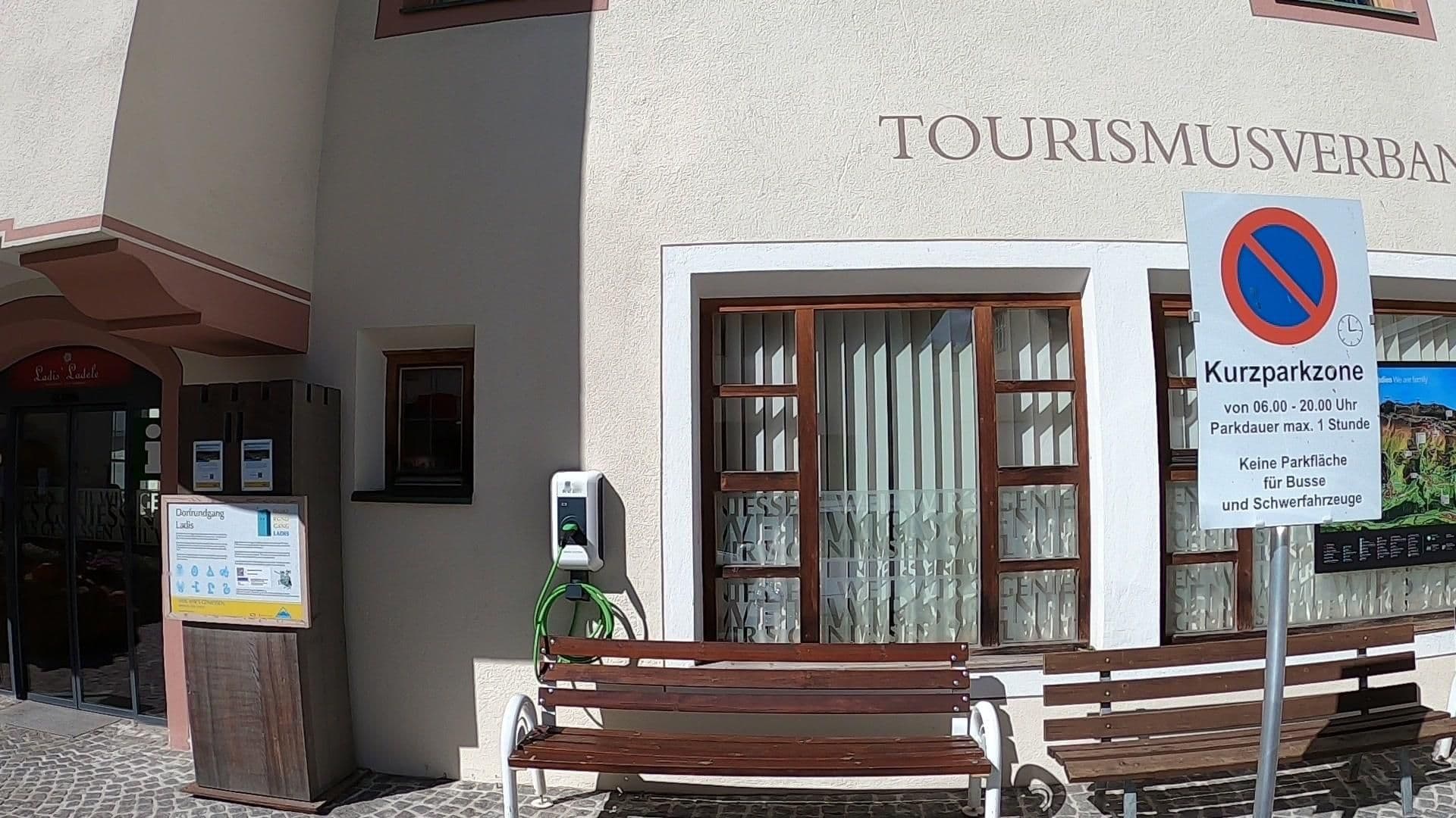 Street view near Aparthotel Reblaus, Prutz — © osmplus_org (CC BY-SA · Mapillary)