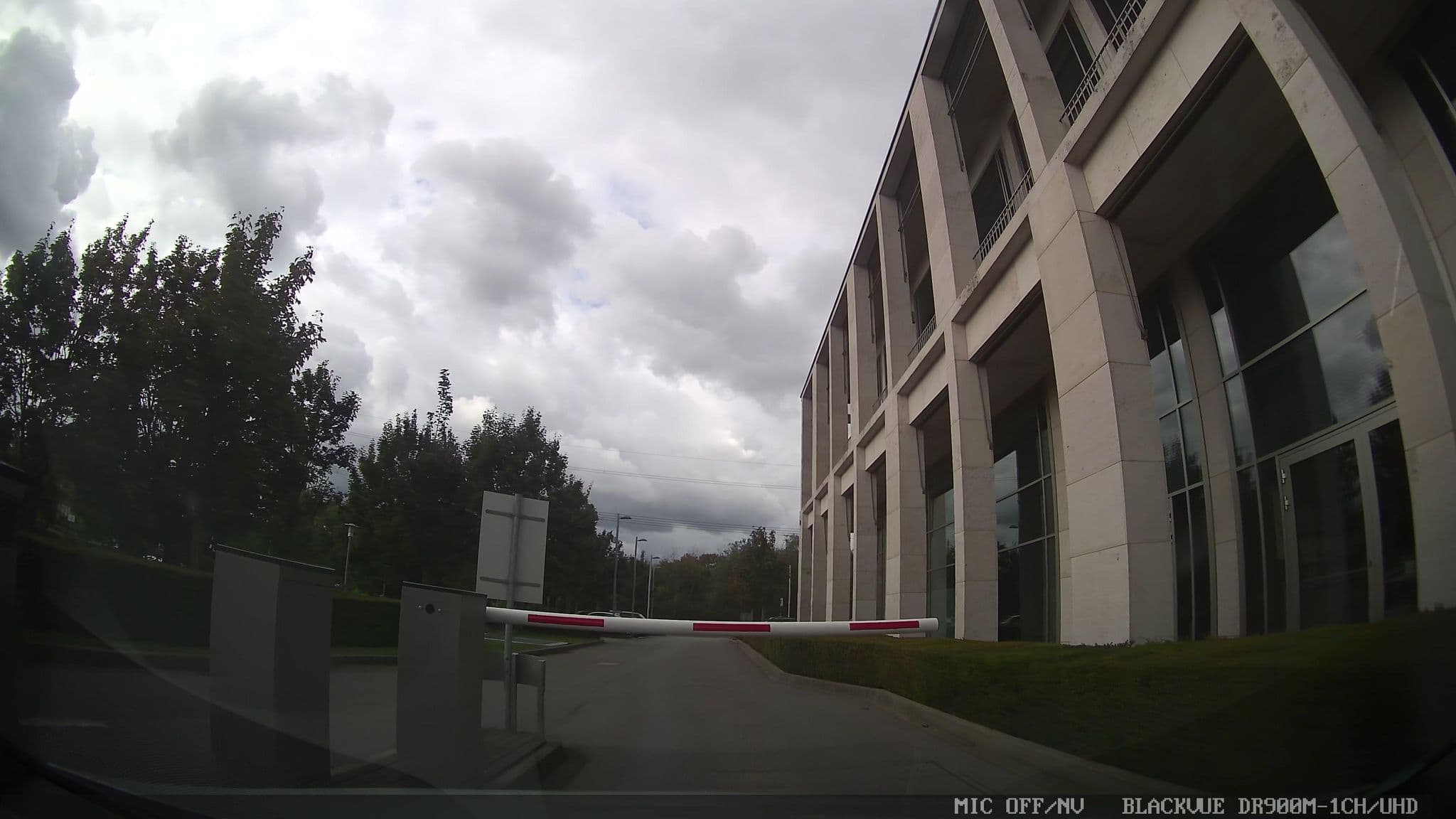 Street view near Airporthotel Düsseldorf, Ratingen — © chuck (CC BY-SA · Mapillary)