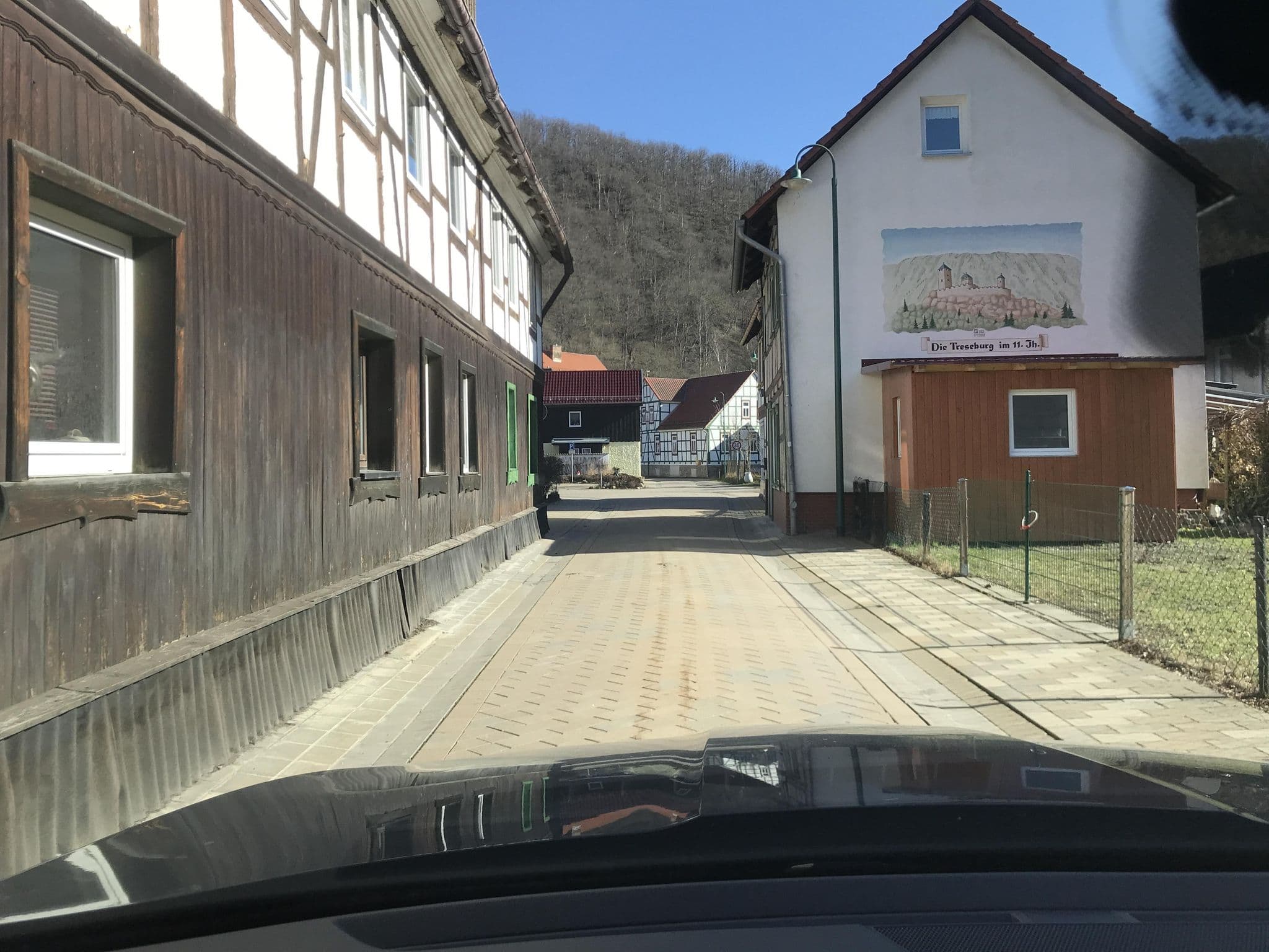 Street view near Pension Felseneck, Friedrichsbrunn — © surveyor99 (CC BY-SA · Mapillary)