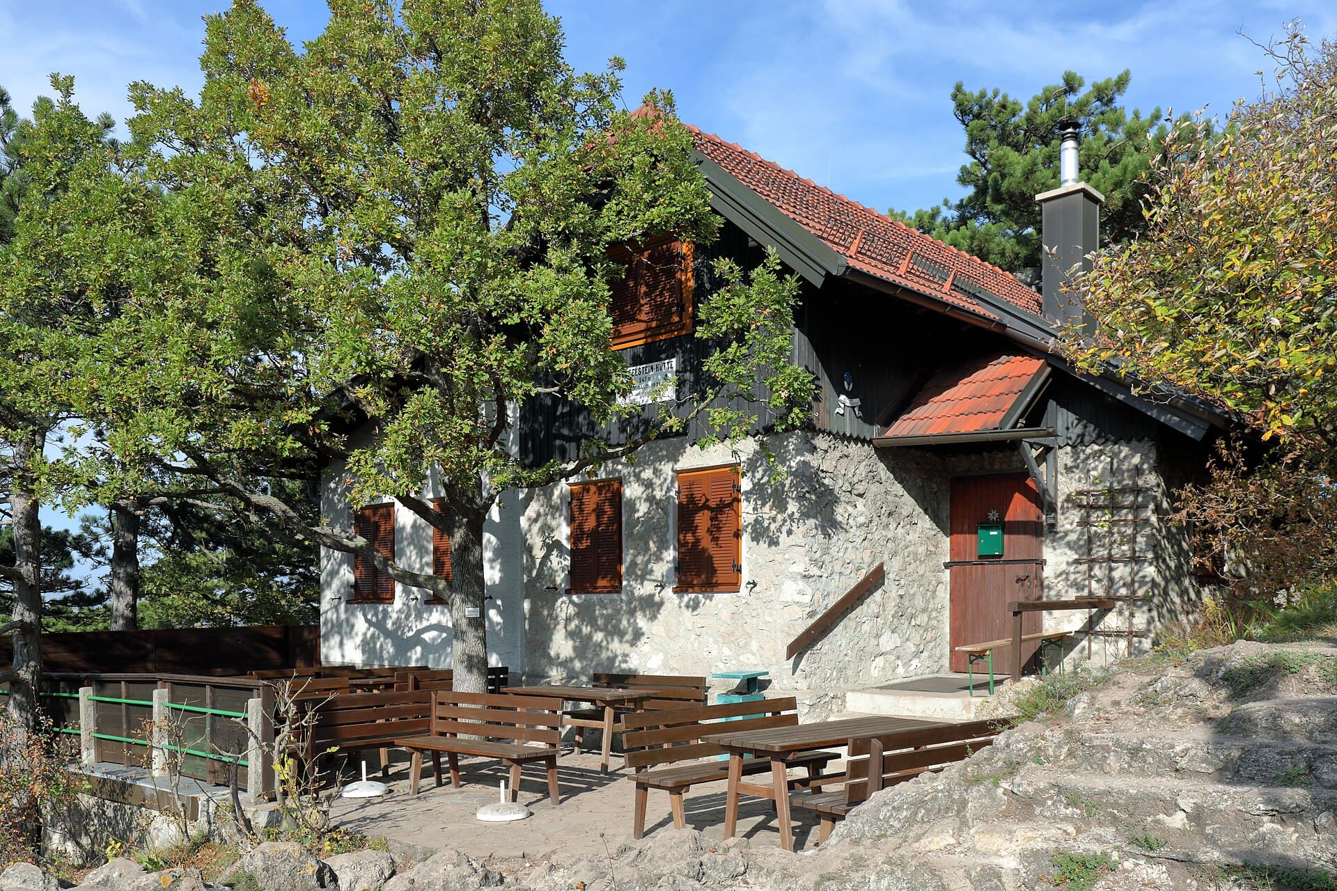 Teufelsteinhütte (via Wikimedia Commons, CC BY-SA 4.0)