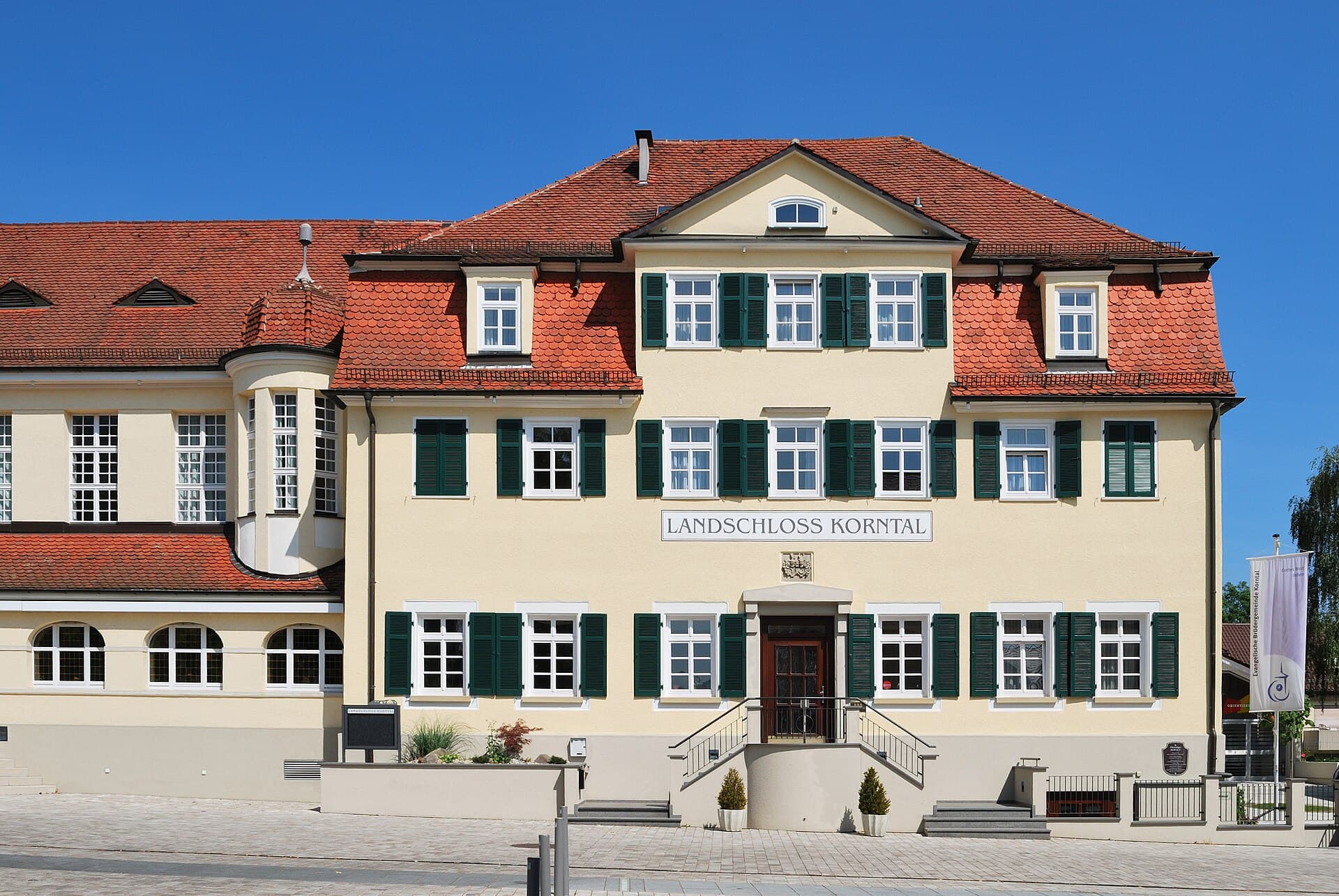 Landschloss Korntal (via Wikimedia Commons, CC BY-SA 3.0)