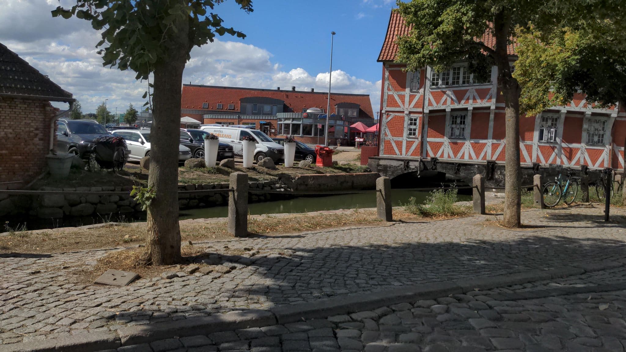 Street view near Ferienwohnungen im Gewölbe, Wismar — © rasmustravemnd (CC BY-SA · Mapillary)