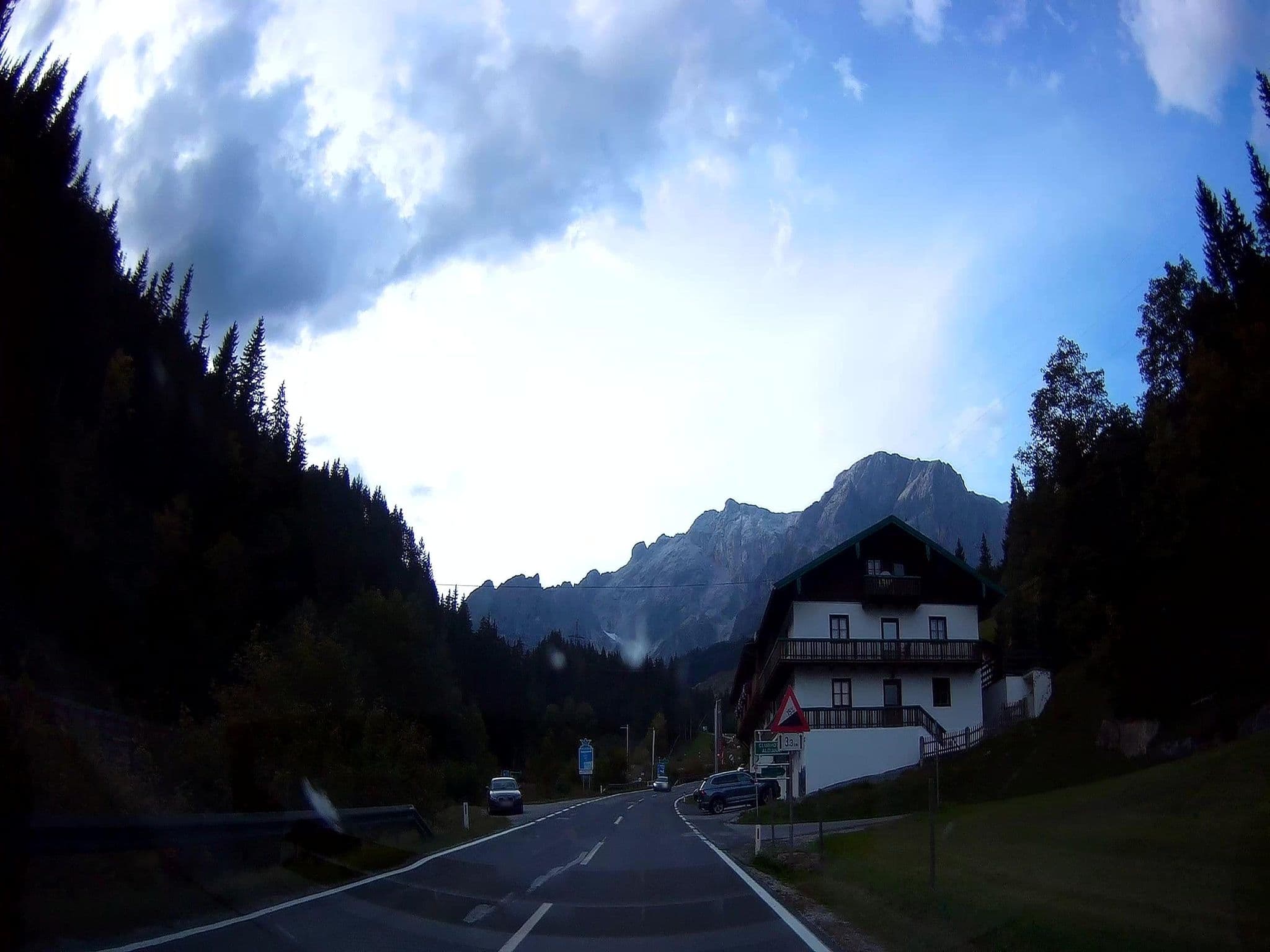 Street view near Bike & Snow Hotel Lederer, Mühlbach am Hochkönig — © fuchserl (CC BY-SA · Mapillary)