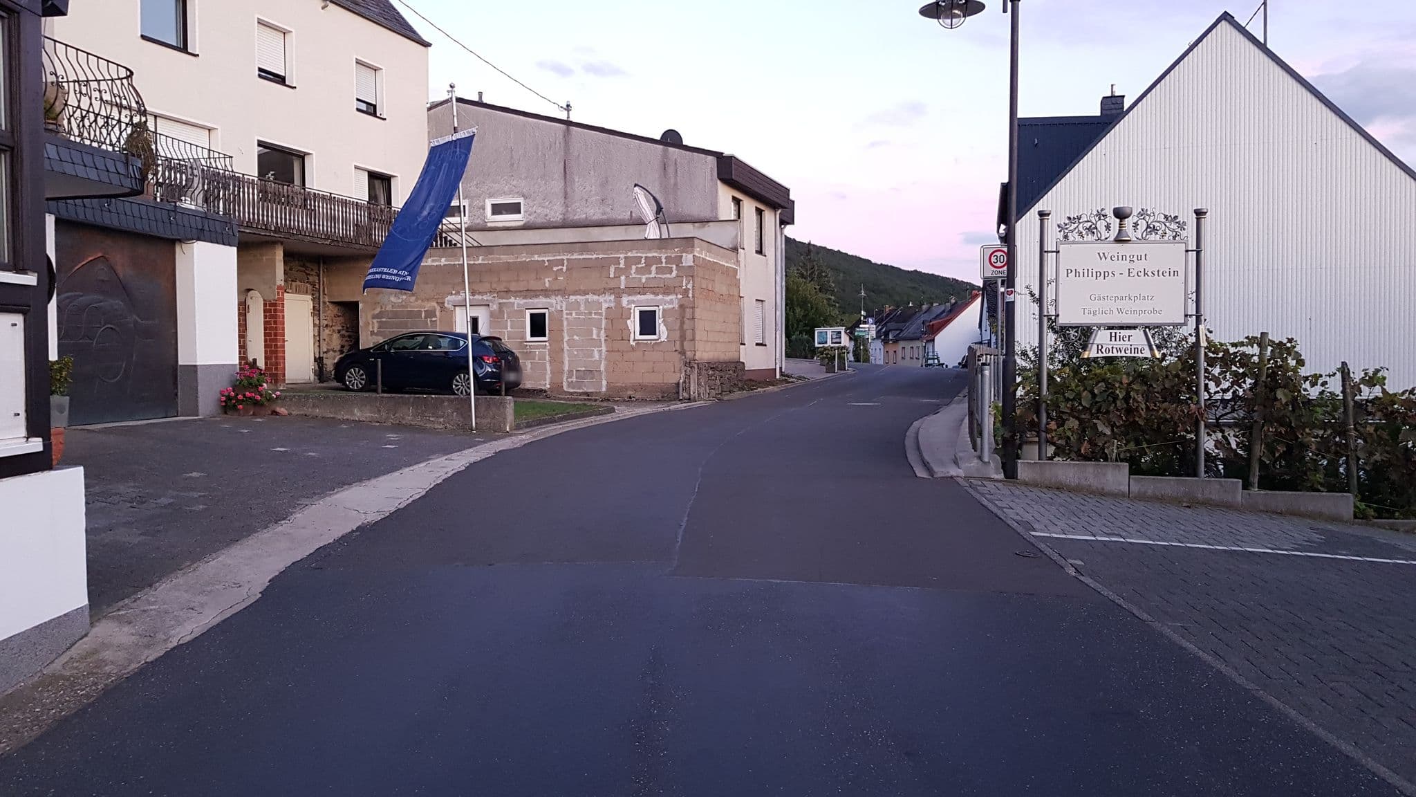Street view near Gästehaus Eckstein, Bernkastel-Kues — © Lowiekse (CC BY-SA · Mapillary)