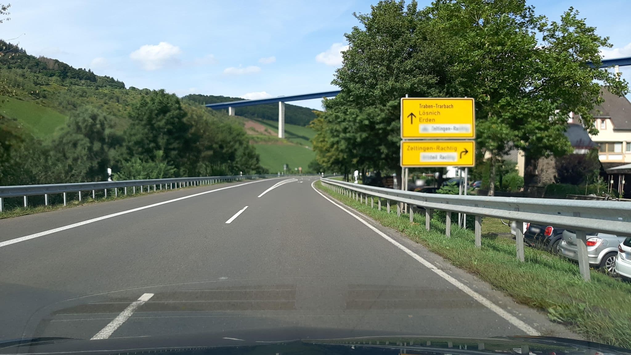 Street view near Deutschherrenhof, Zeltingen-Rachtig — © Lowiekse (CC BY-SA · Mapillary)