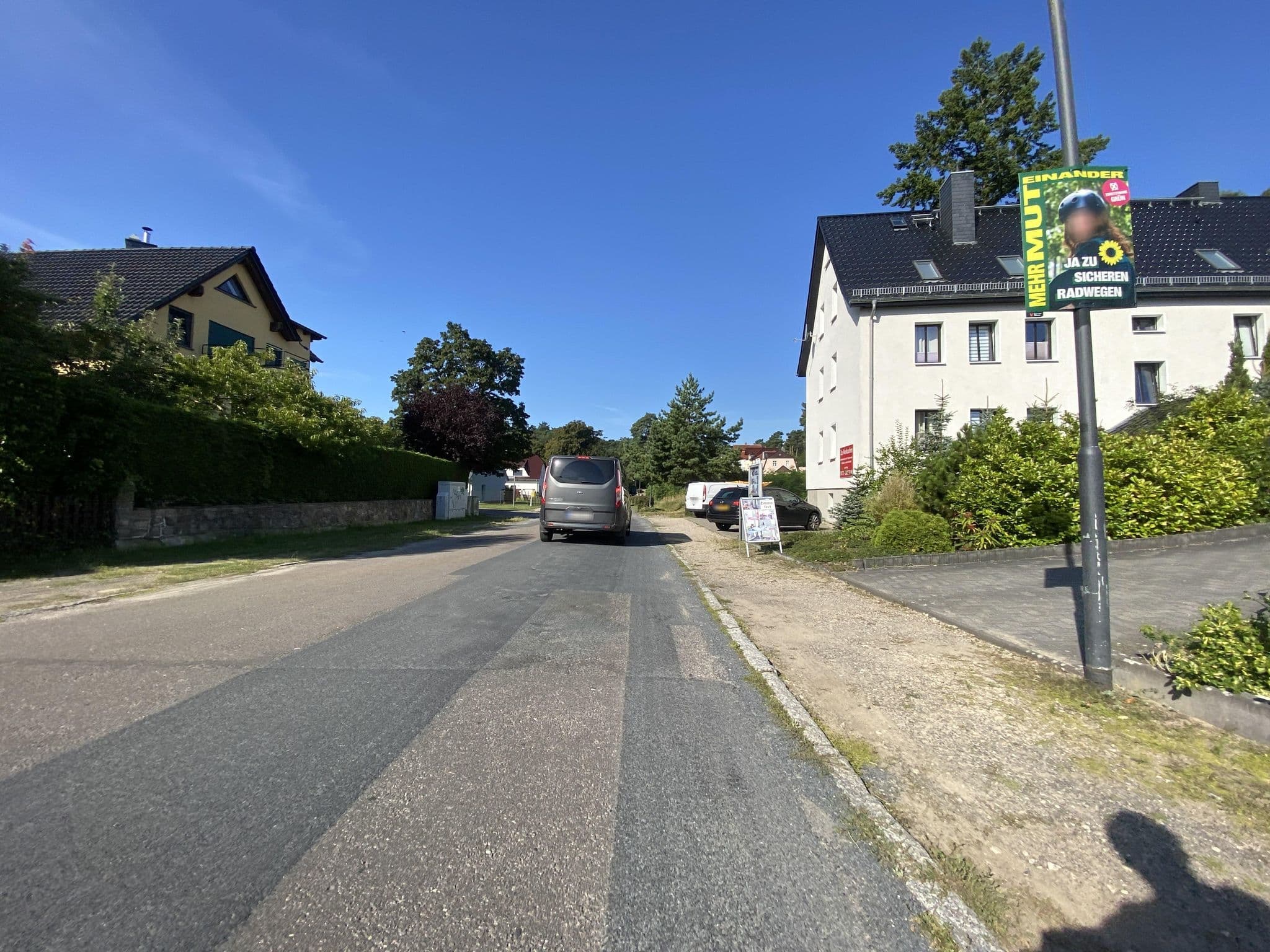 Street view near Röblinseeterrassen, Fürstenberg — © eserte (CC BY-SA · Mapillary)