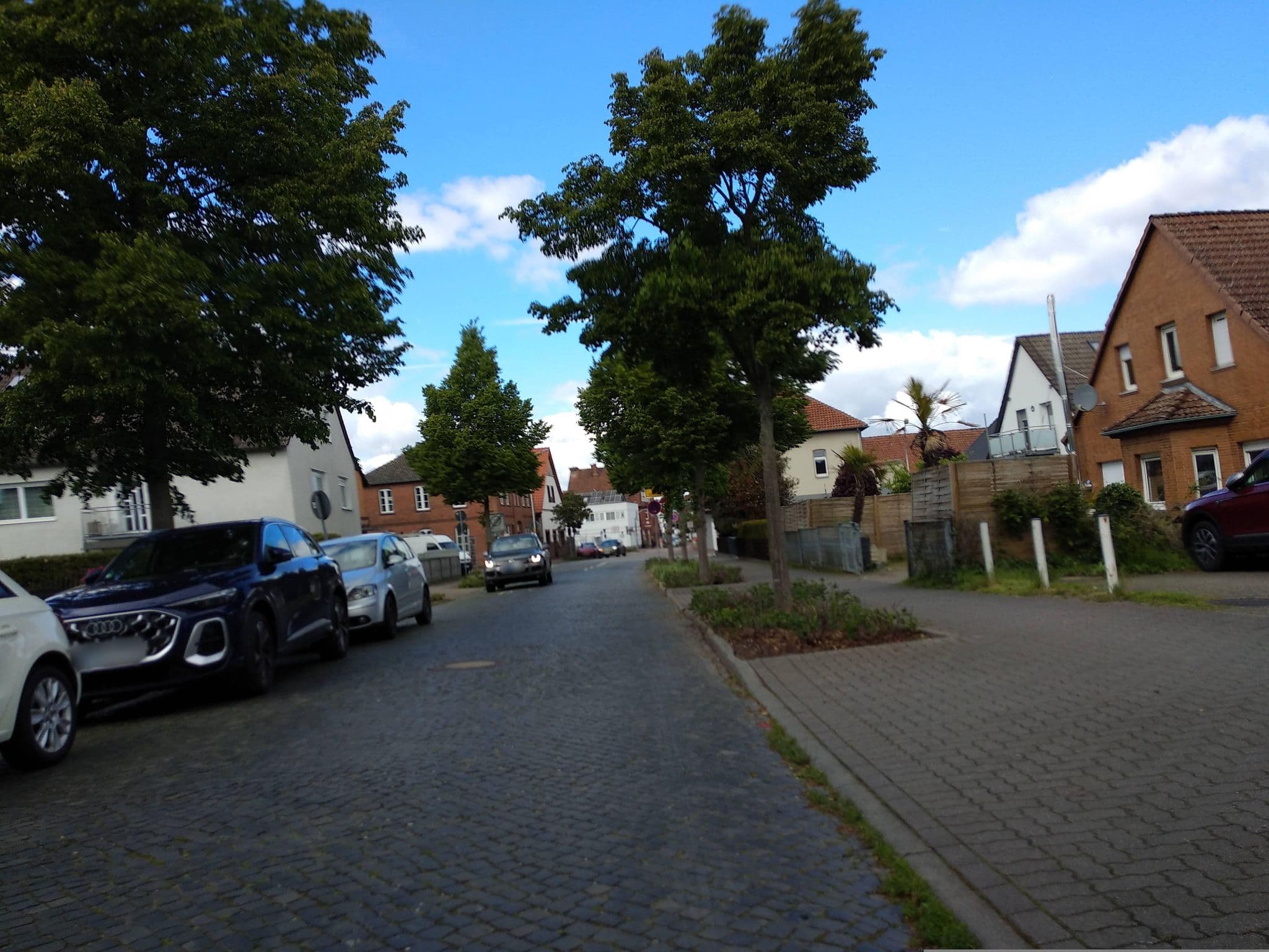 Street view near Hotel Pension Auf dem Langenhof, Hagenburg — © steinm (CC BY-SA · Mapillary)