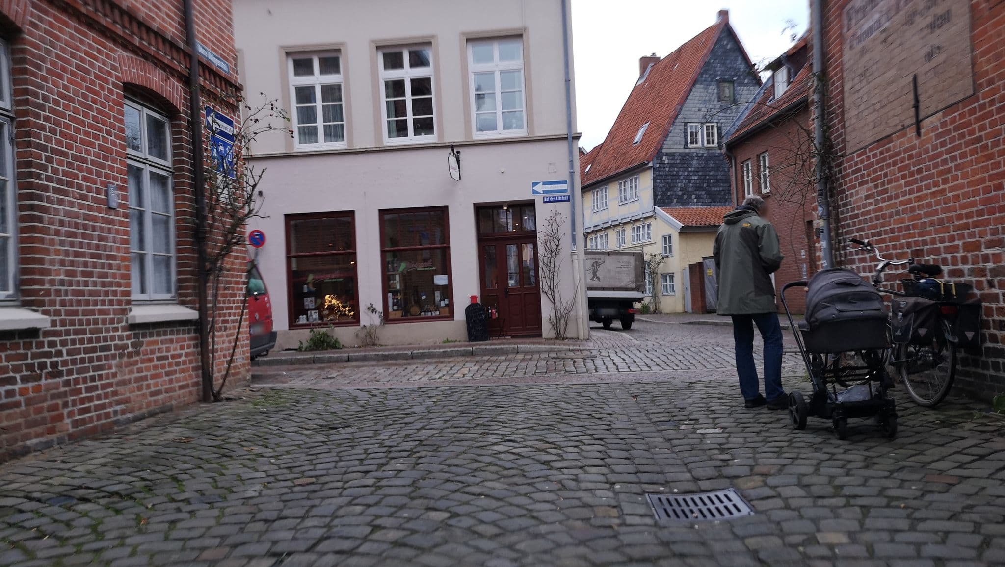 Street view near Stay Hygge, Lüneburg — © rabeaed (CC BY-SA · Mapillary)