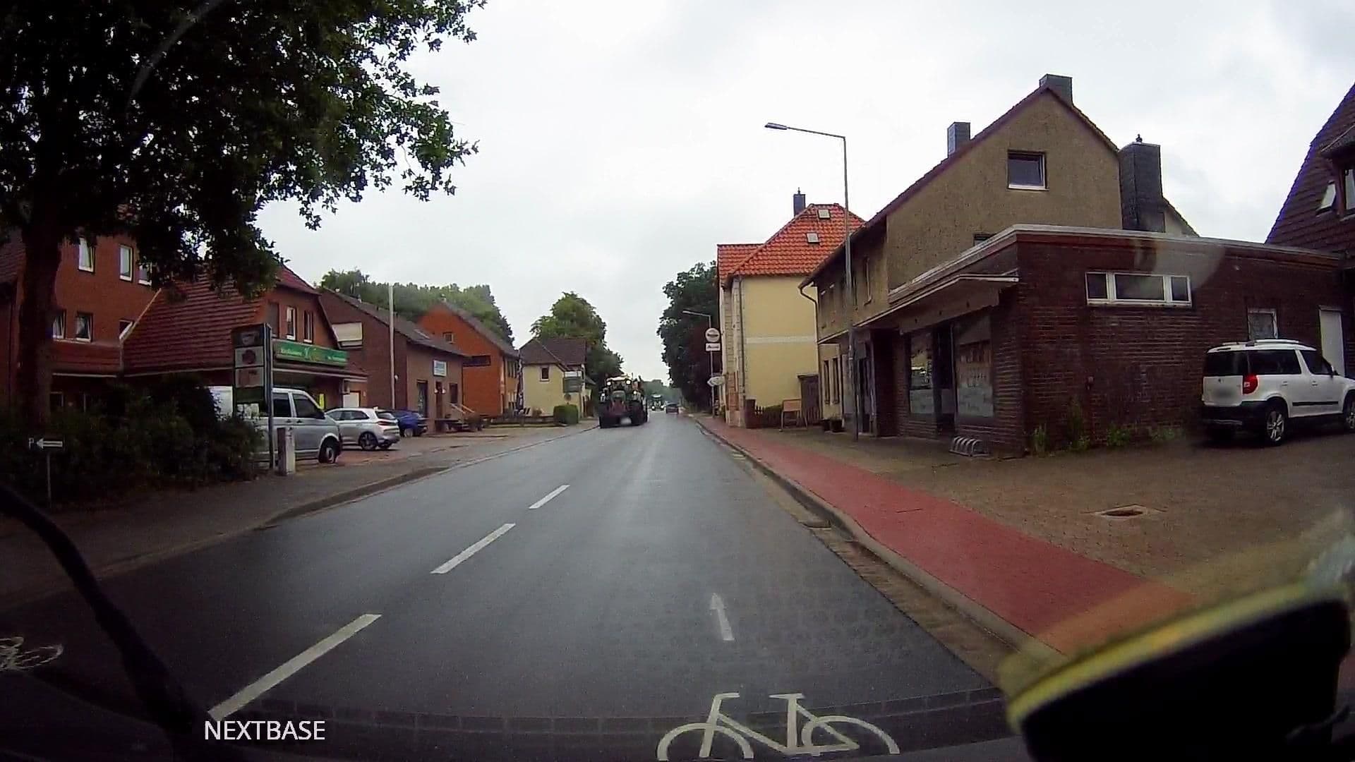 Street view near Hotel Ceteno, Hagenburg — © derlipper (CC BY-SA · Mapillary)
