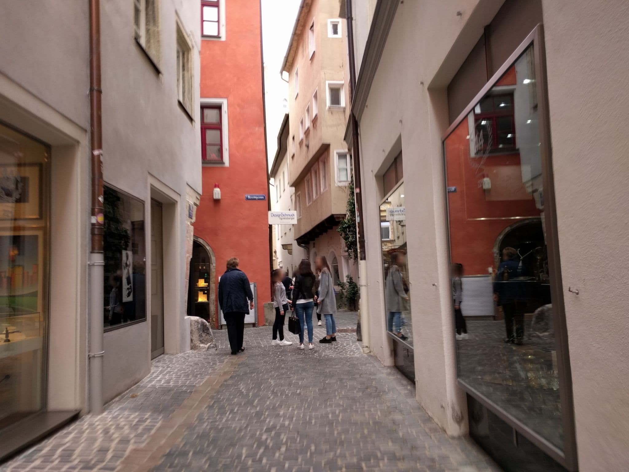 Street view near Domresidenz Apartments, Regensburg — © tbeckler (CC BY-SA · Mapillary)