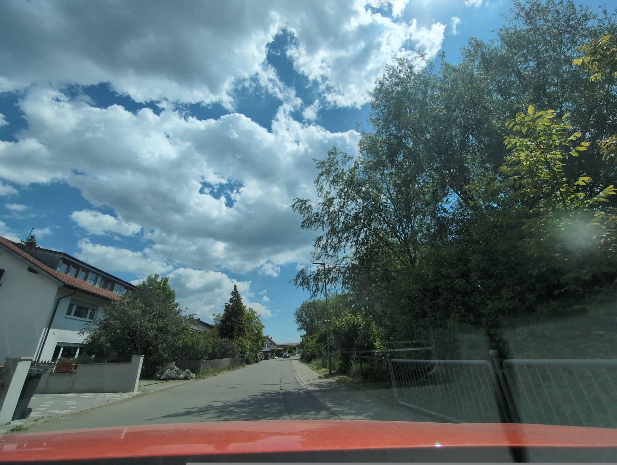 Street view near Hotel Kreuz, Uhldingen-Mühlhofen — © mcliquid (CC BY-SA · Mapillary)