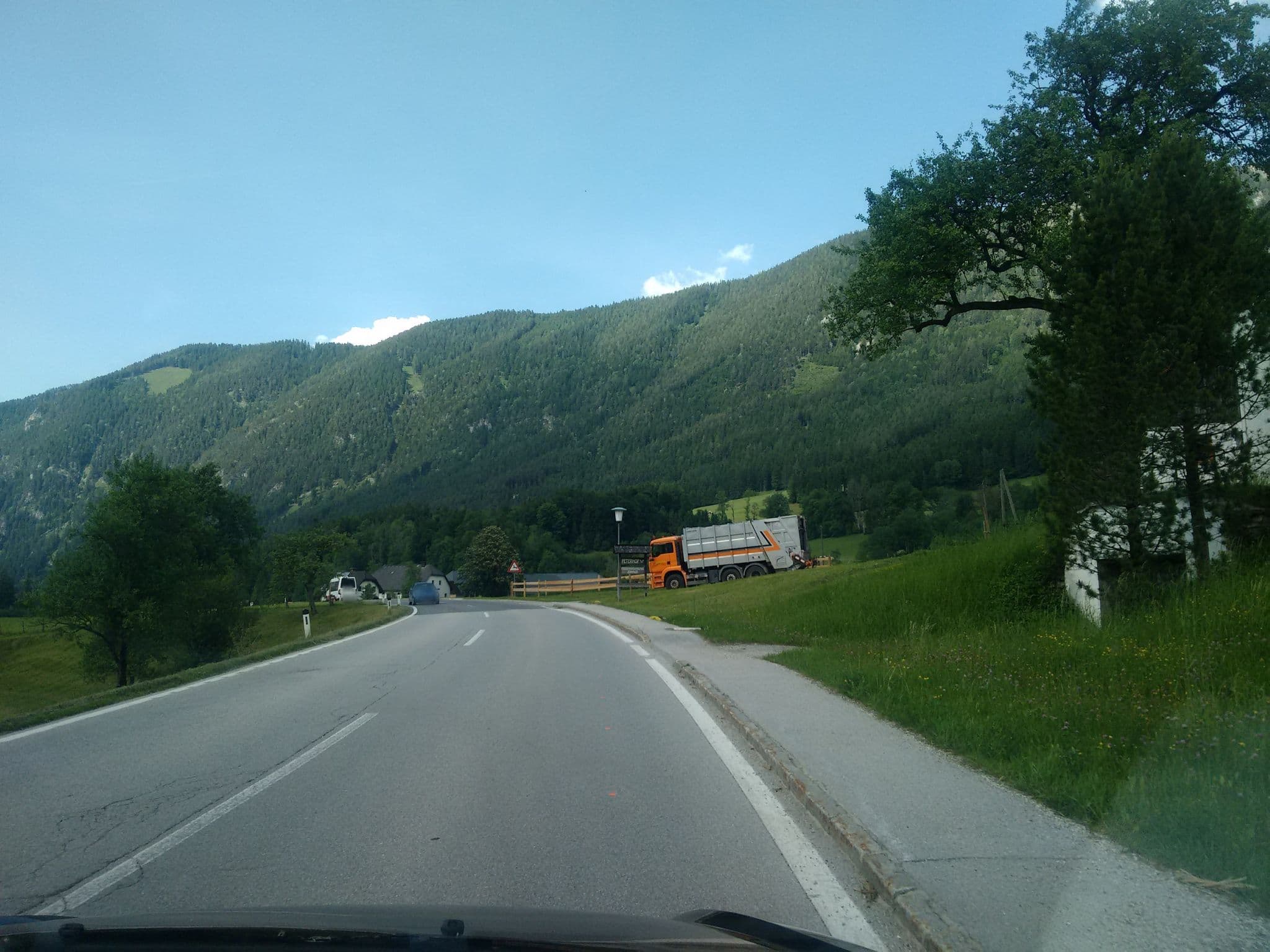 Street view near Peterhof, Windischgarsten — © gzin (CC BY-SA · Mapillary)