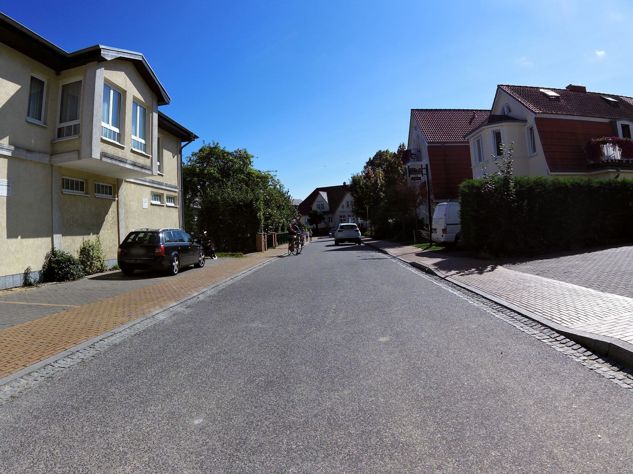 Street view near Pension Heimchen, Bansin — © zoegglmeyr (CC BY-SA · Mapillary)