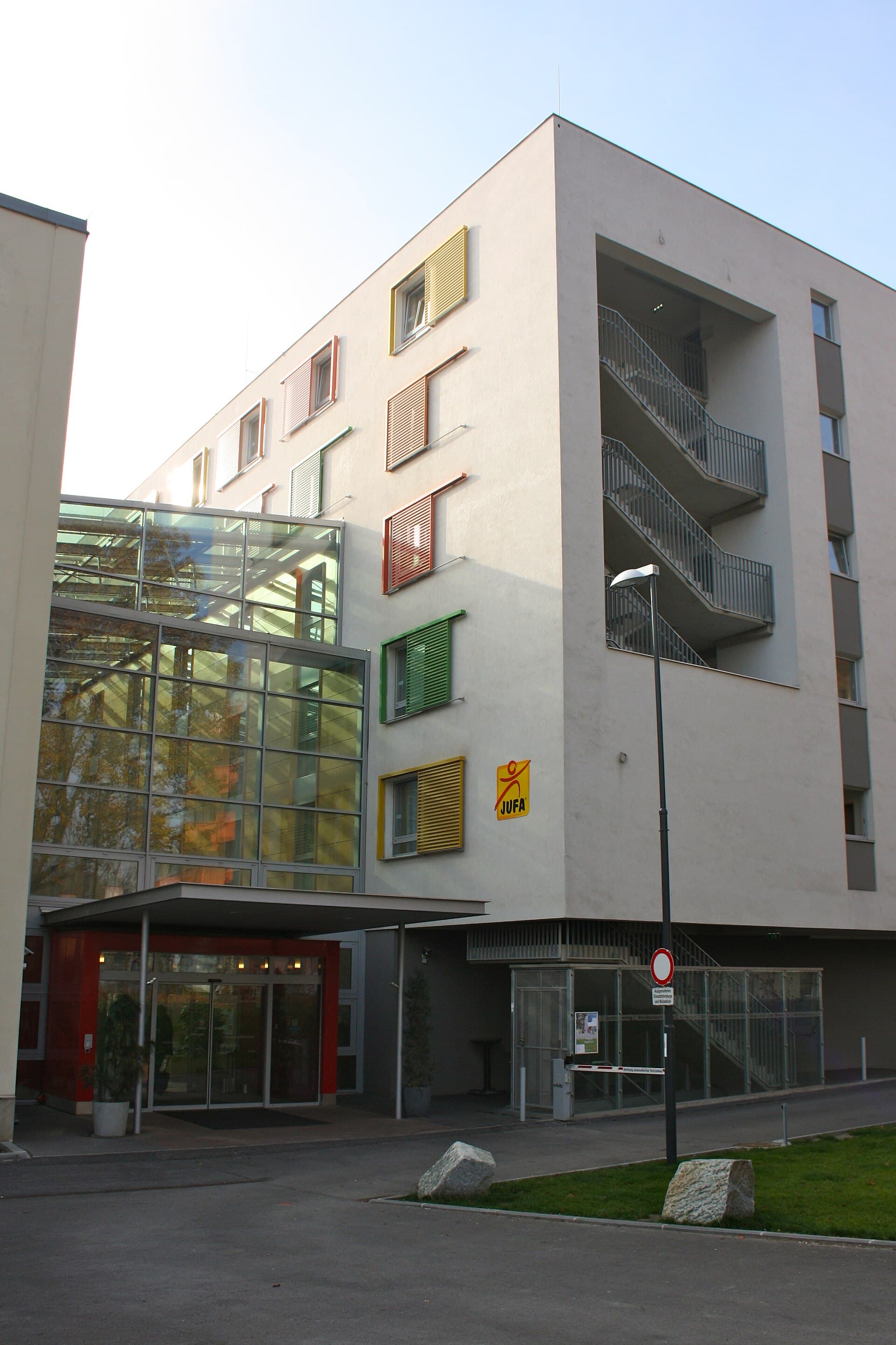 JUFA Hotel Wien City (via Wikimedia Commons, CC BY-SA 4.0)