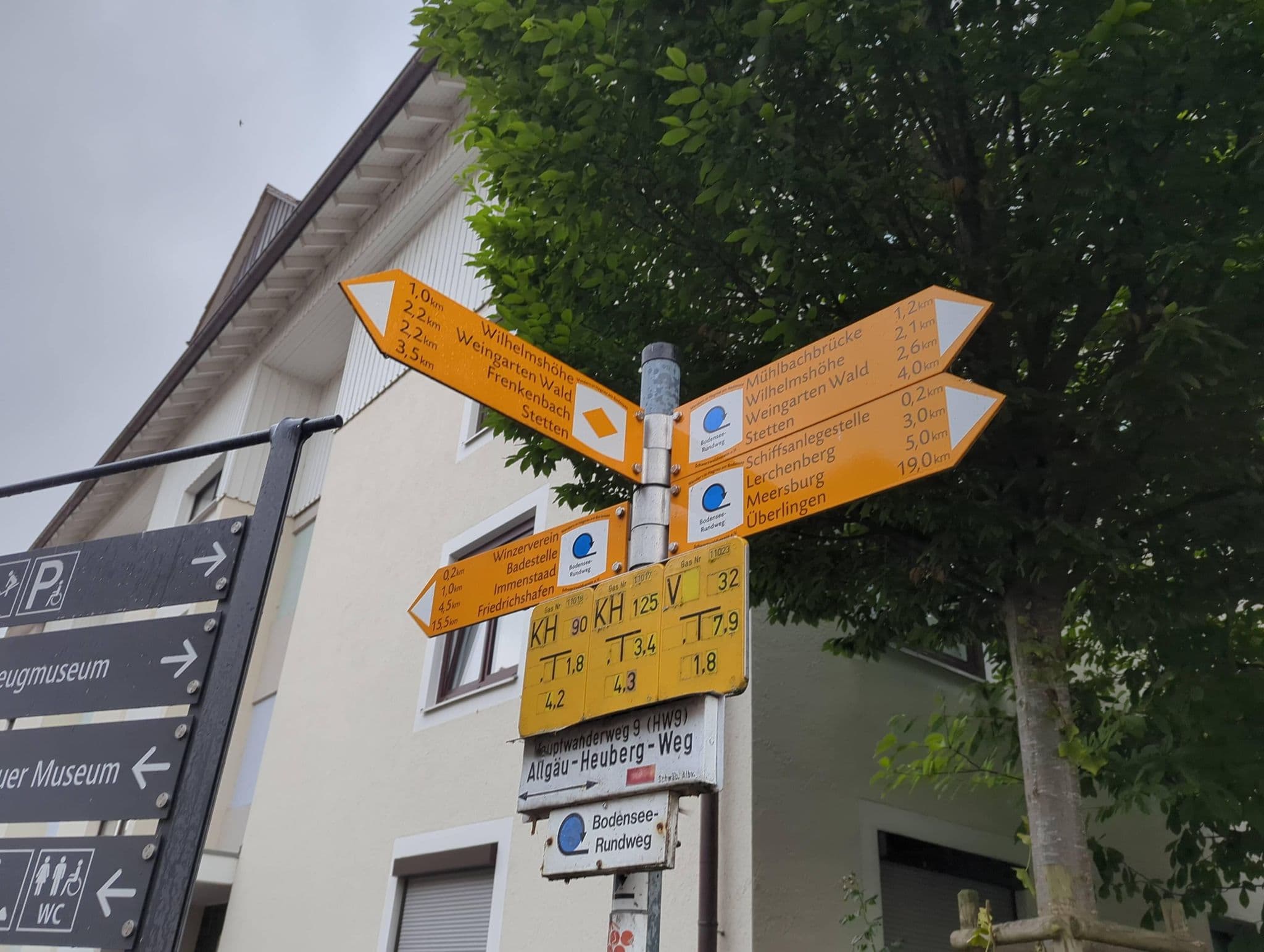 Street view near Ferienwohnung Waldvogel, Hagnau — © Elektronenschubser (CC BY-SA · Mapillary)