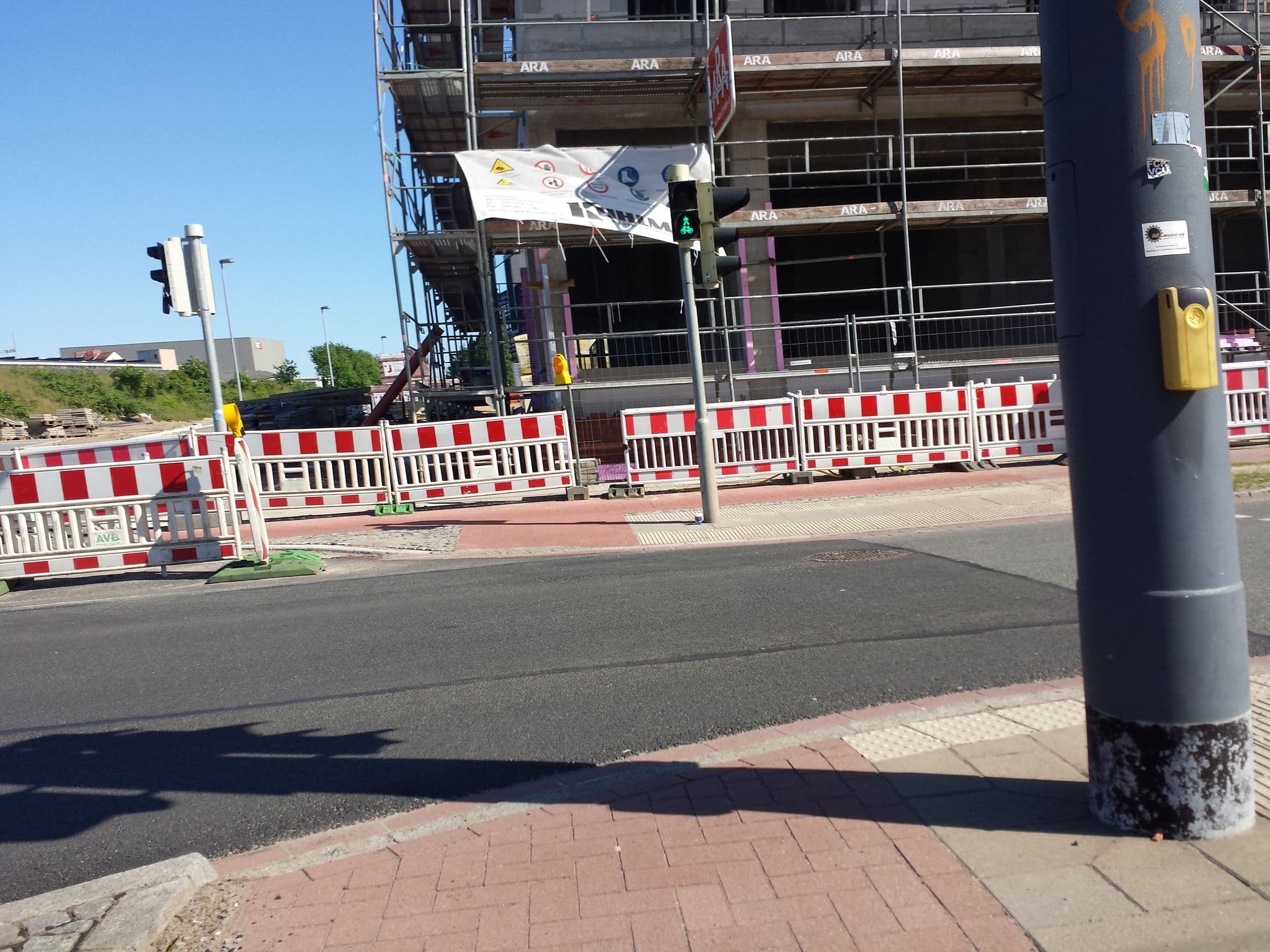 Street view near B & B Hotel Bremen-Überseestadt, Bremen — © hubert87 (CC BY-SA · Mapillary)