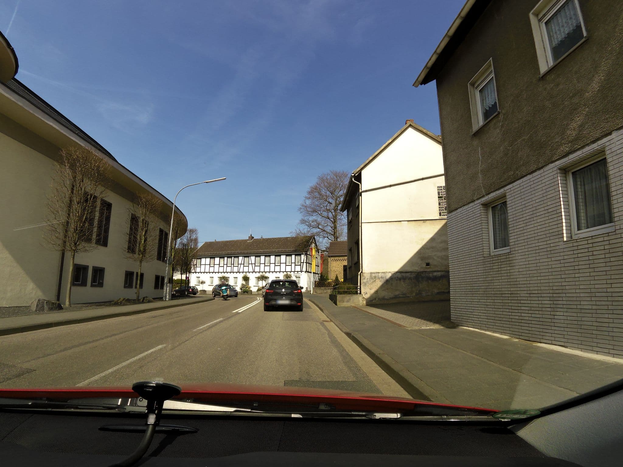 Street view near Weinquartier Burggarten, Bad Neuenahr-Ahrweiler — © bitnapper (CC BY-SA · Mapillary)