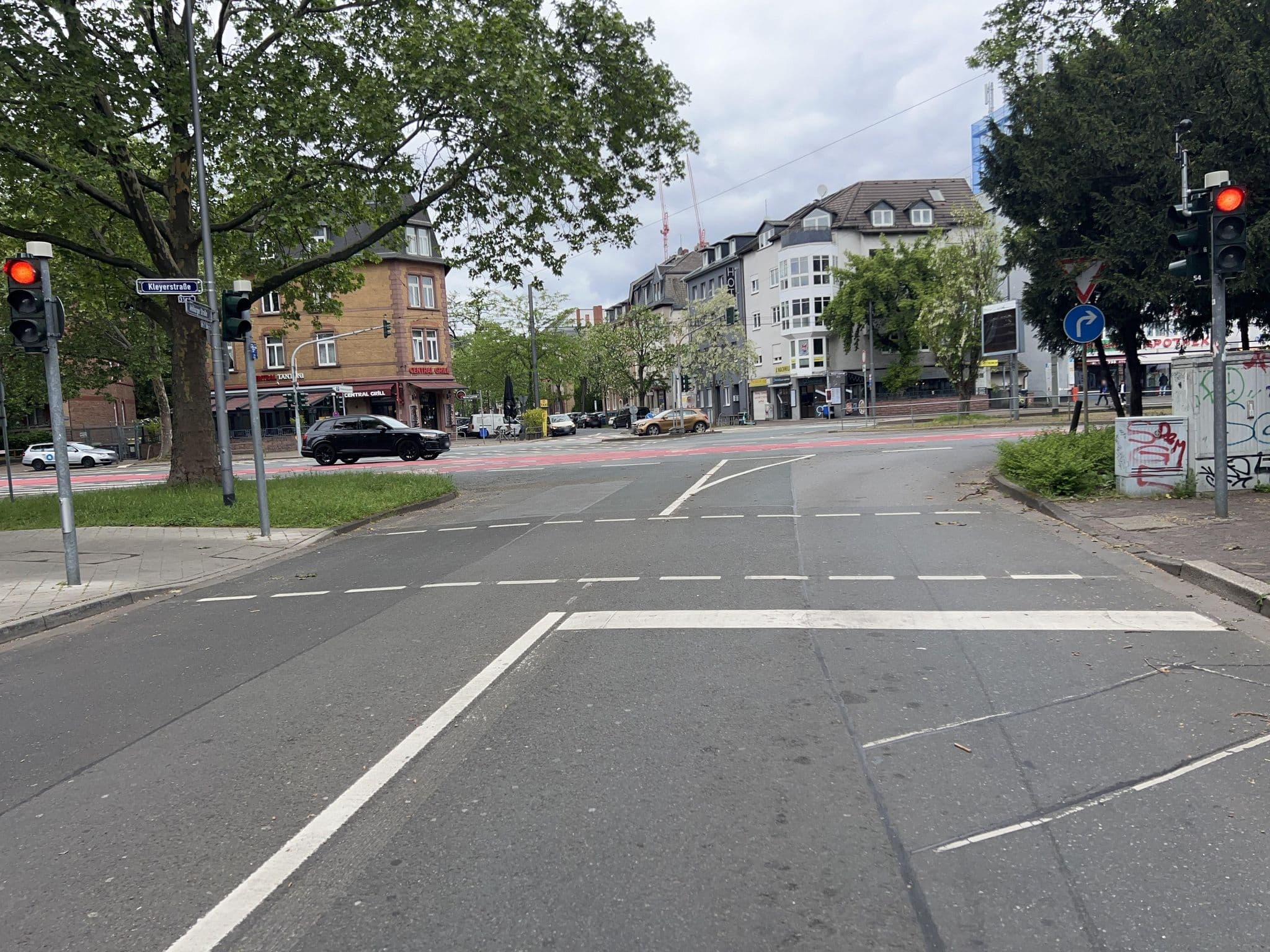 Street view near studiomuc Frankfurt, Gallus — © robffm (CC BY-SA · Mapillary)