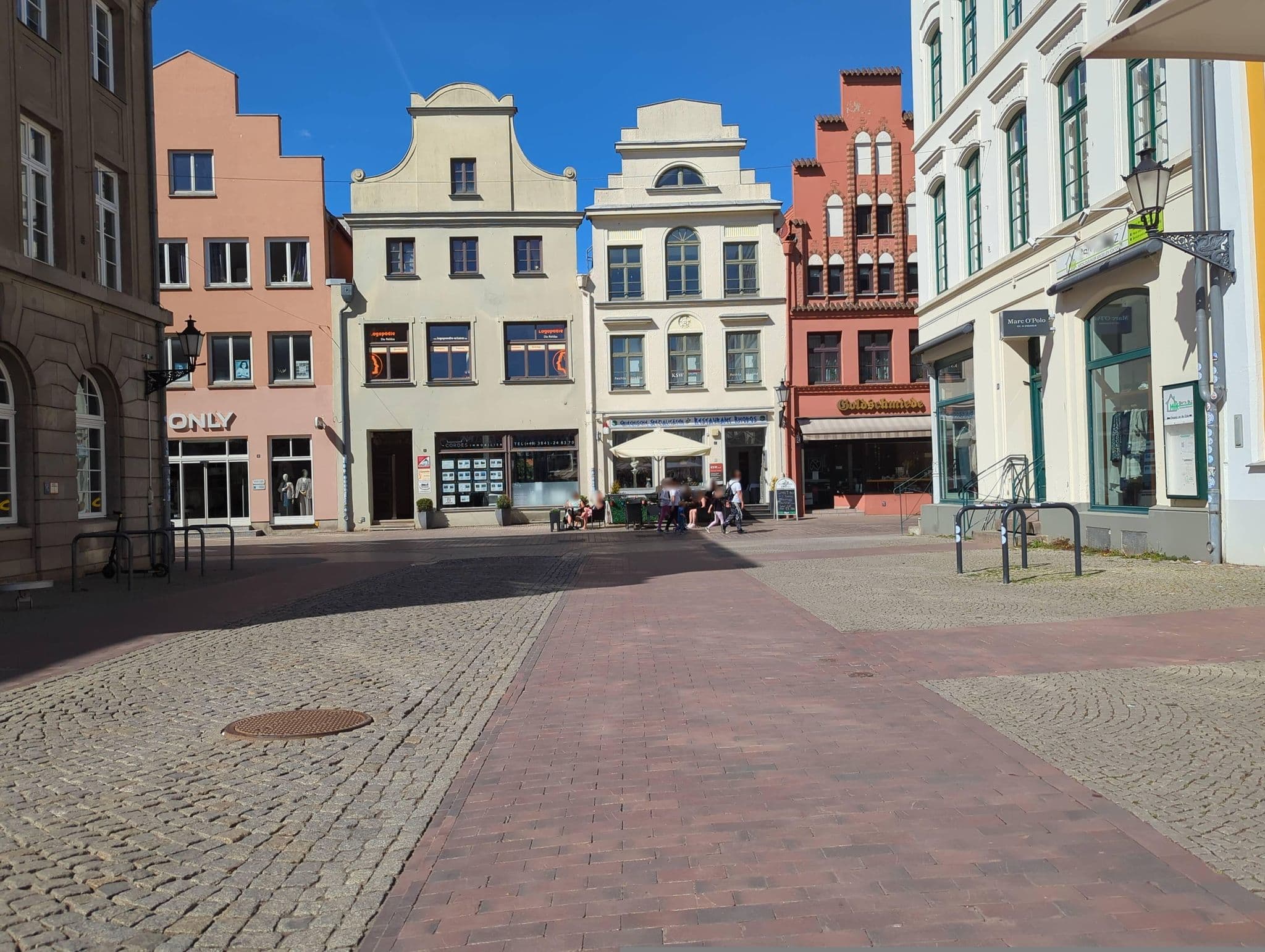 Street view near Café 28 & Pension am Markt, Wismar — © hotteliene (CC BY-SA · Mapillary)