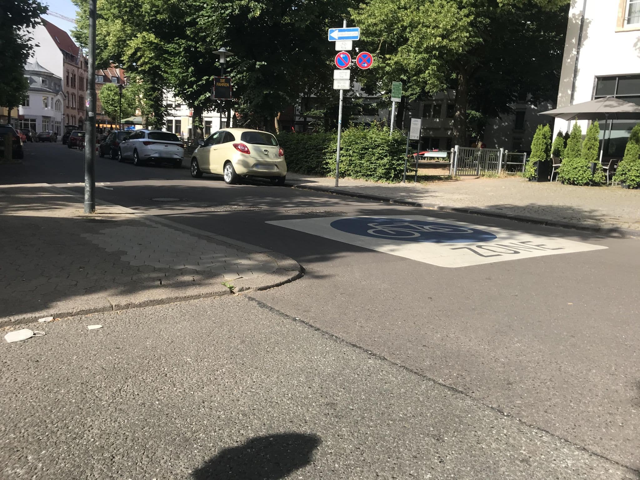 Street view near Esplanade, Saarbrücken — © miguel_andrade (CC BY-SA · Mapillary)
