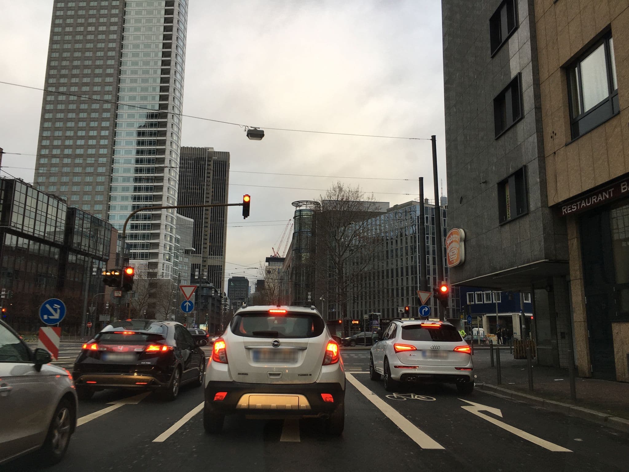 Street view near Düsseldorfer hof, Frankfurt am Main — © chuck (CC BY-SA · Mapillary)