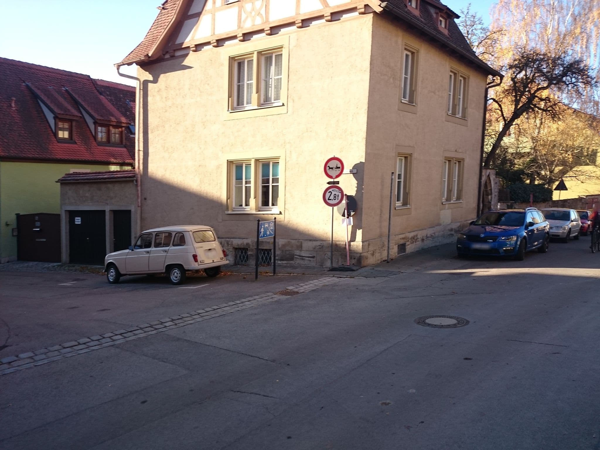 Street view near Pension Gerlinger 
(Gästehaus an der Weht), Rothenburg ob der Tauber — © rosty (CC BY-SA · Mapillary)