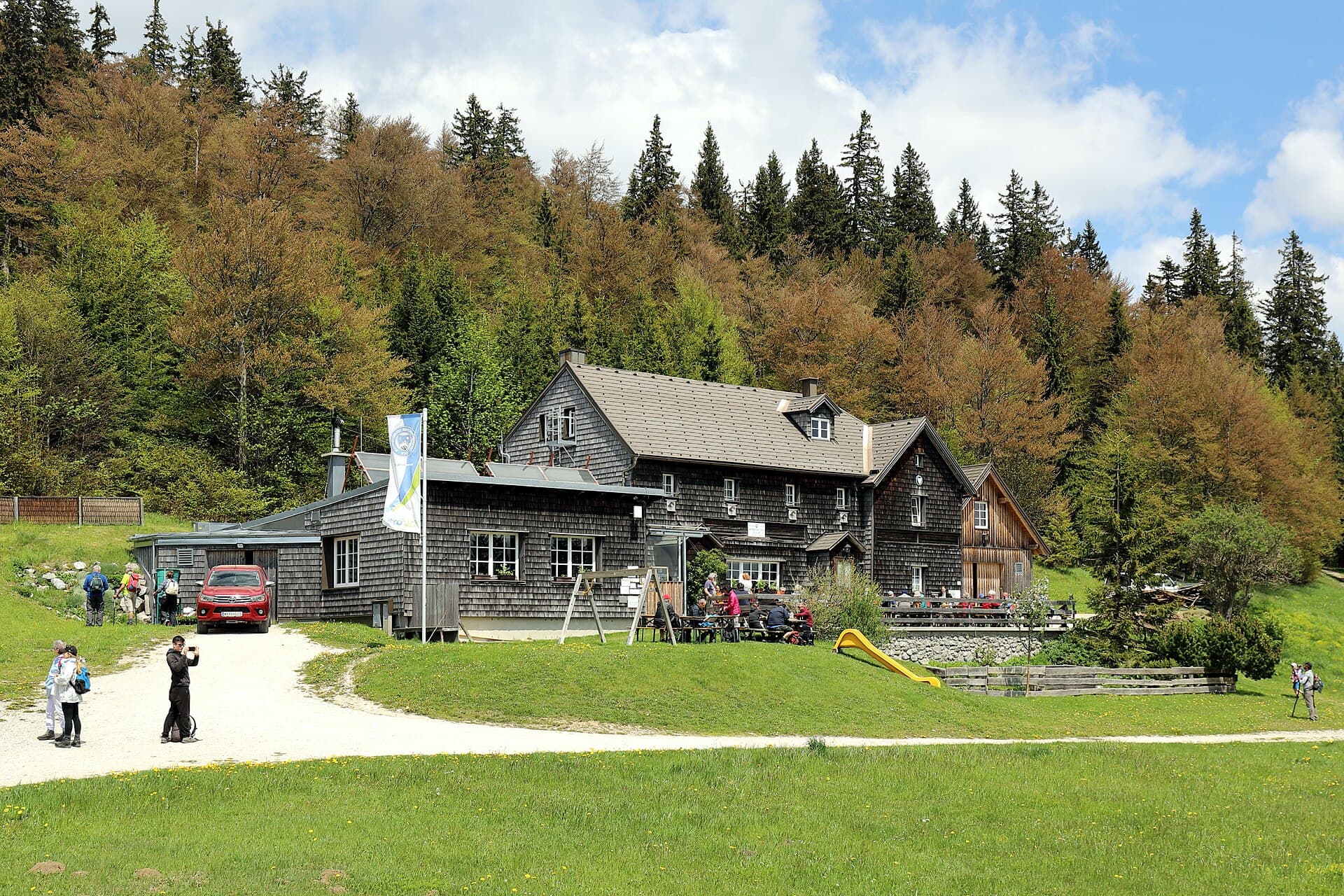 Unterberg Schutzhaus (via Wikimedia Commons, CC BY-SA 4.0)