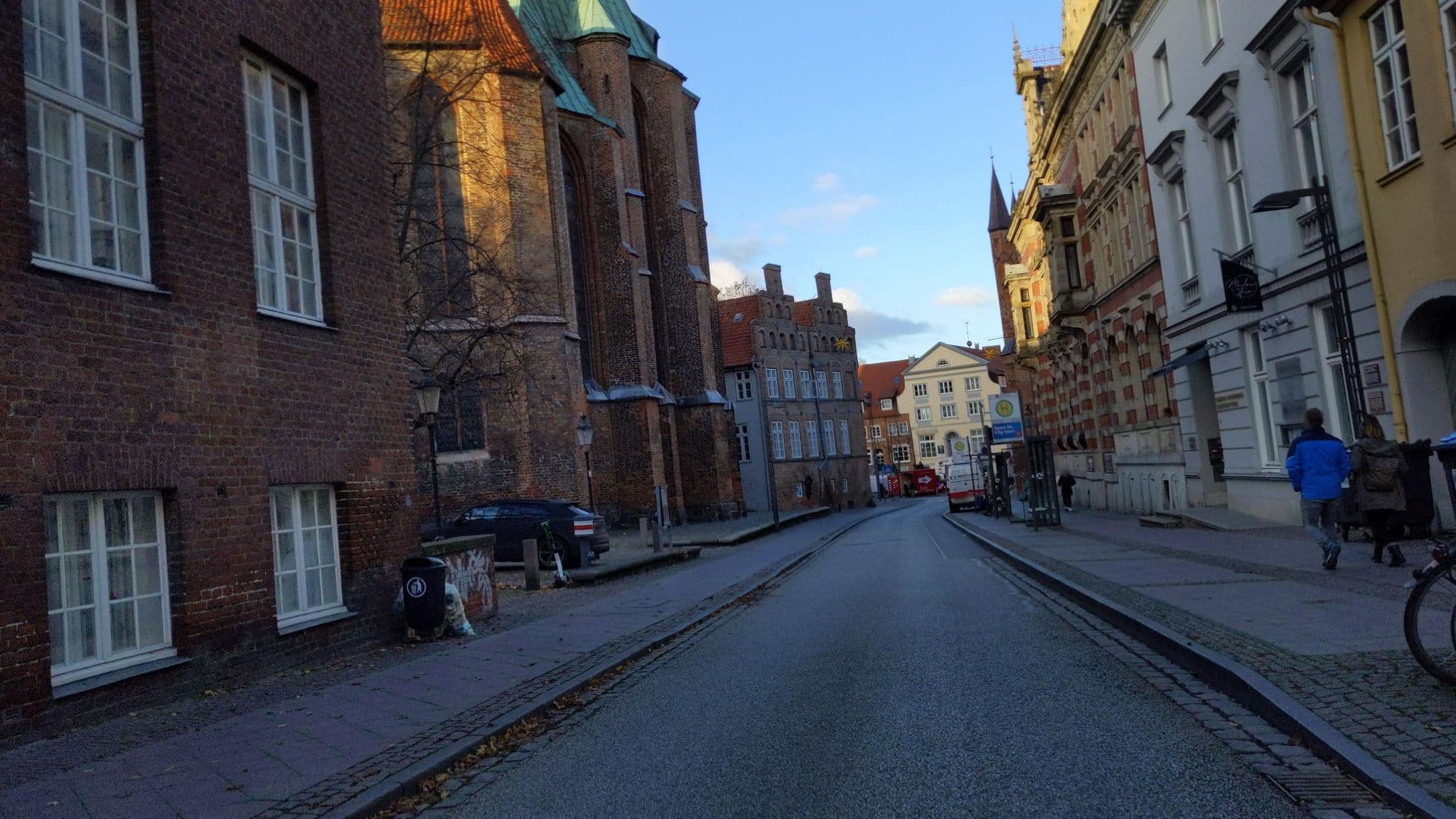 Street view near Pilgerherberge an der Jakobikirche, Lübeck — © rasmustravemnd (CC BY-SA · Mapillary)