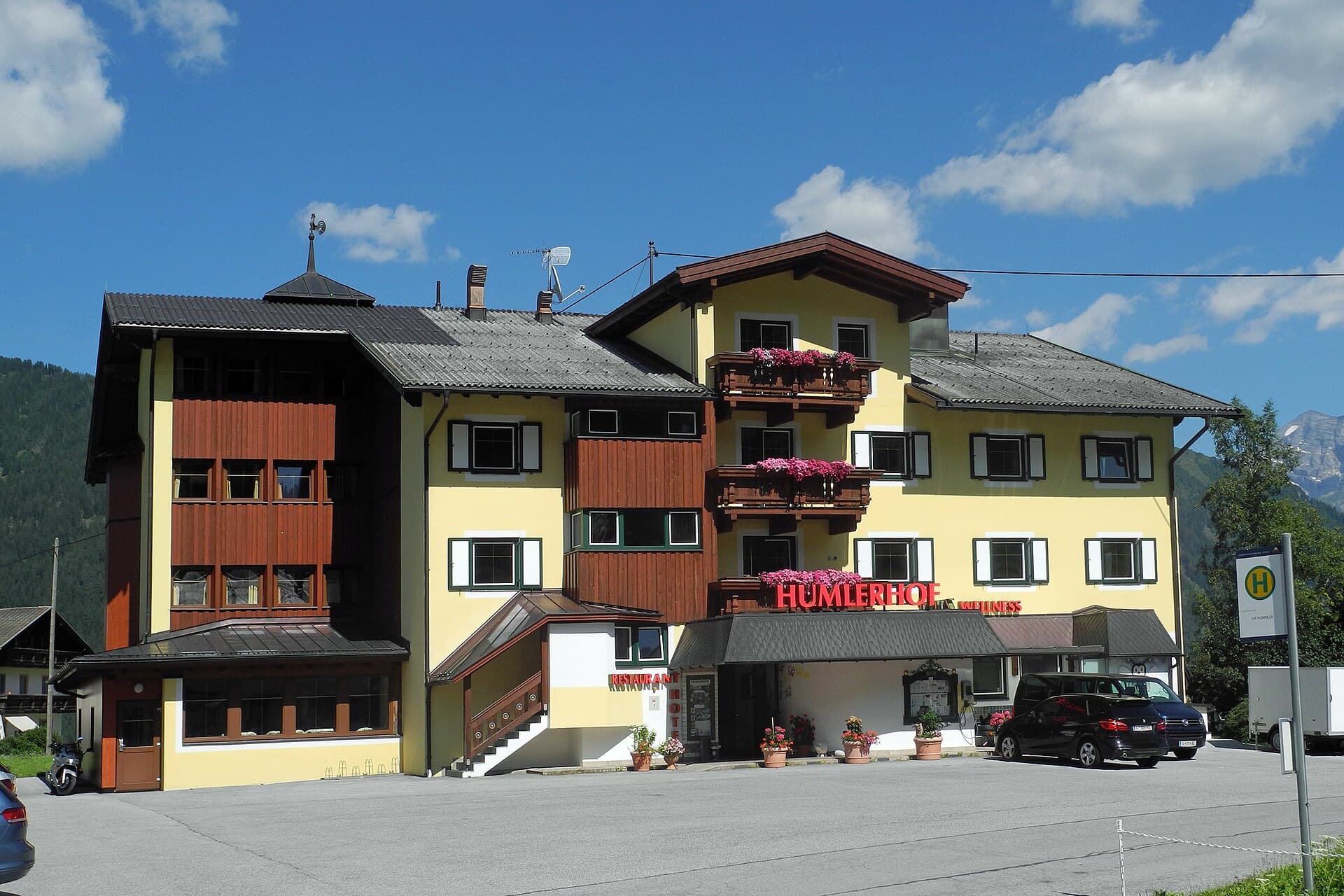 Humlerhof (via Wikimedia Commons, CC BY-SA 4.0)