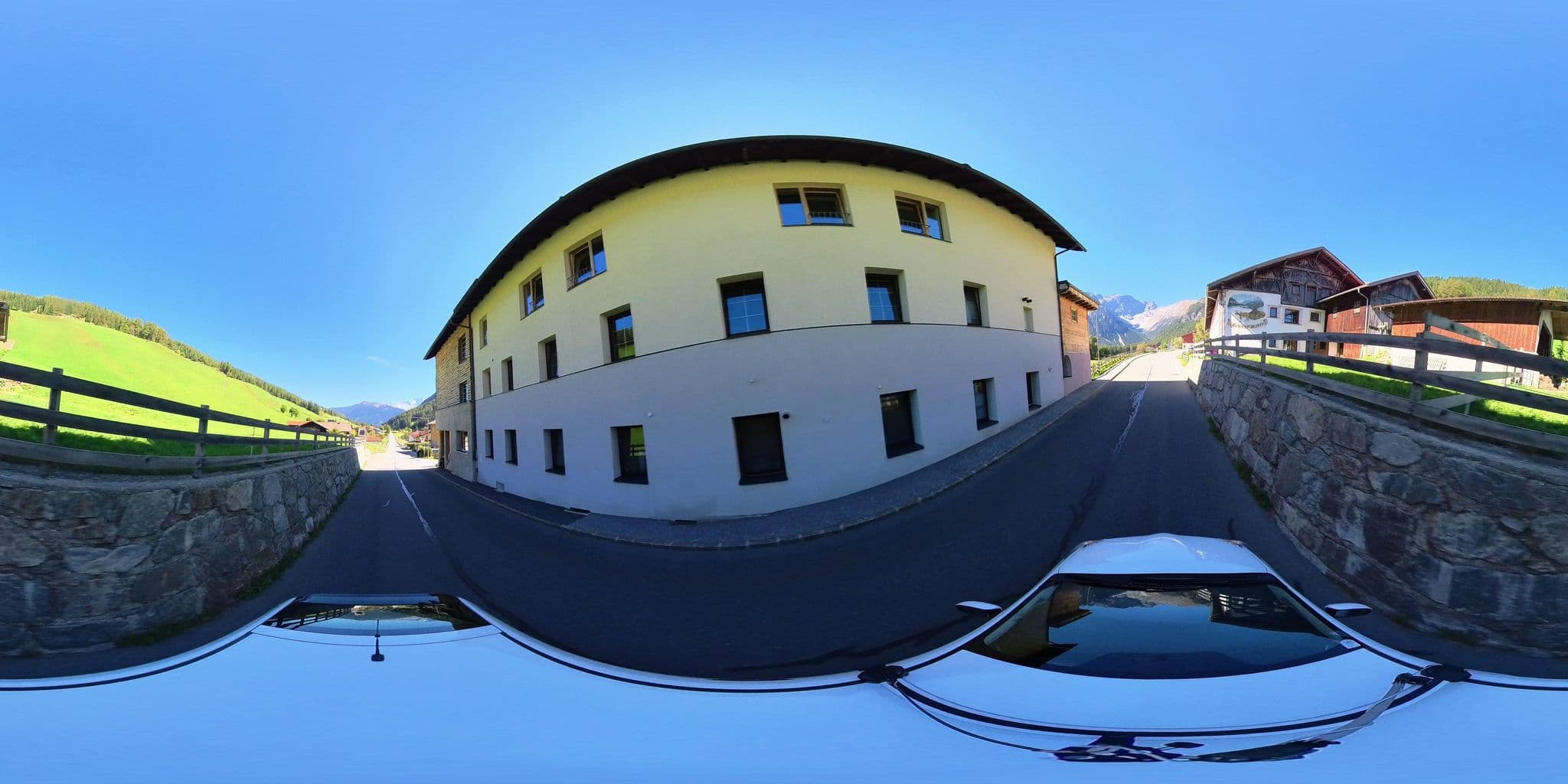 Street view near Almi's Berghotel, Gries am Brenner — © osmplus_org (CC BY-SA · Mapillary)