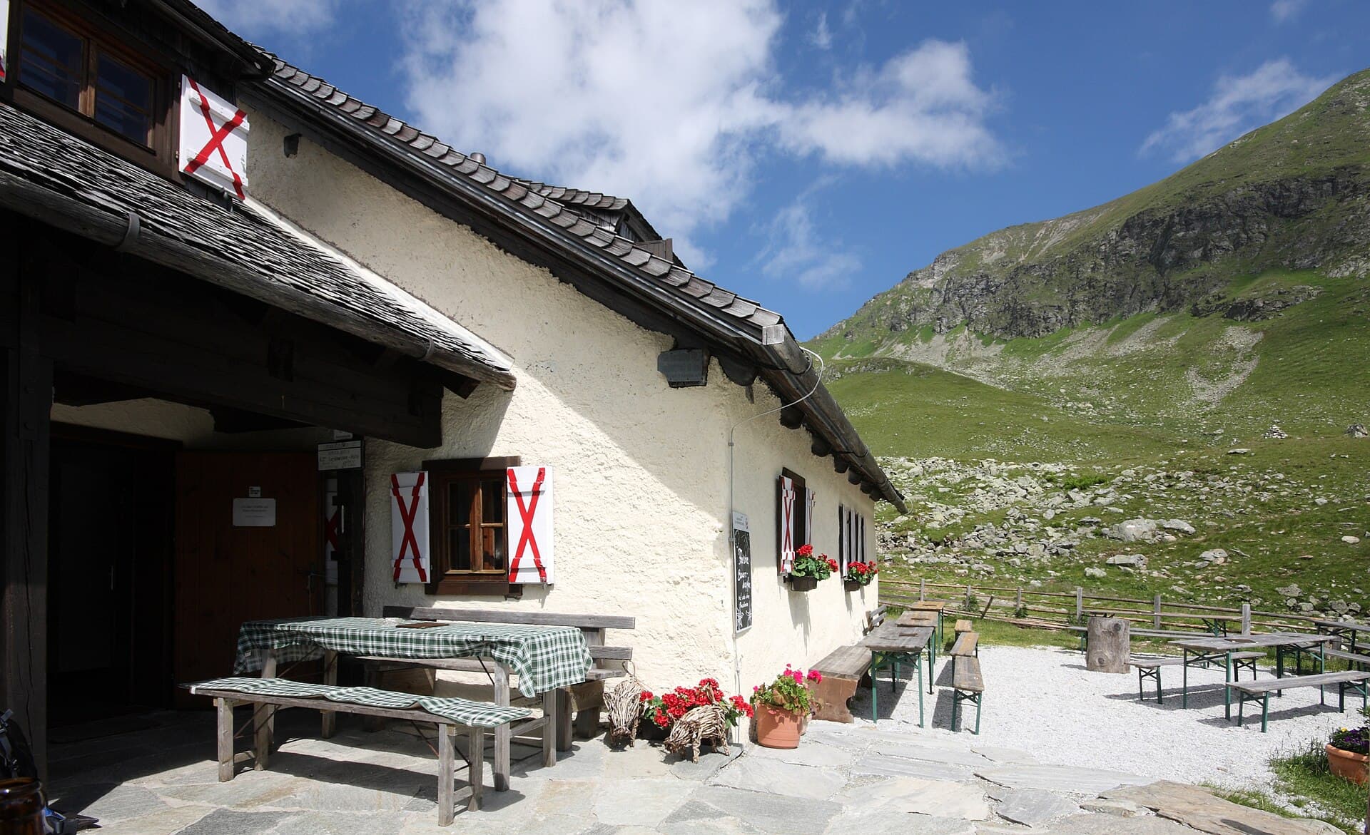 Landawirseehütte (via Wikimedia Commons, CC BY-SA 3.0)